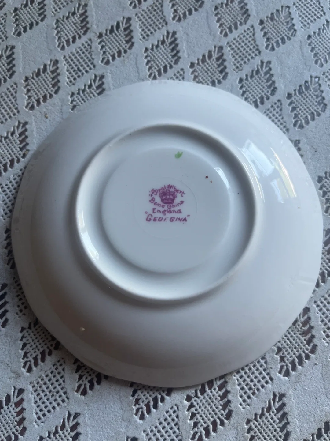 Royal Albert Georgina Saucer image indicator(2)