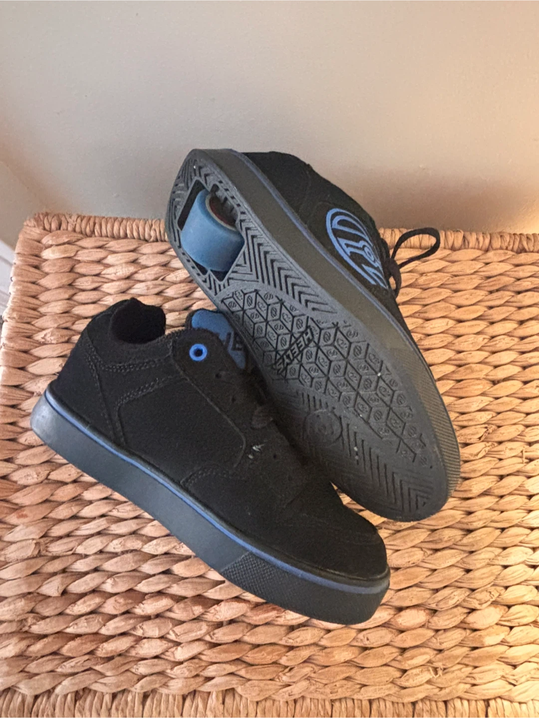 Heelys Skate Shoes - Black, Size 1 (Youth) - photo 2