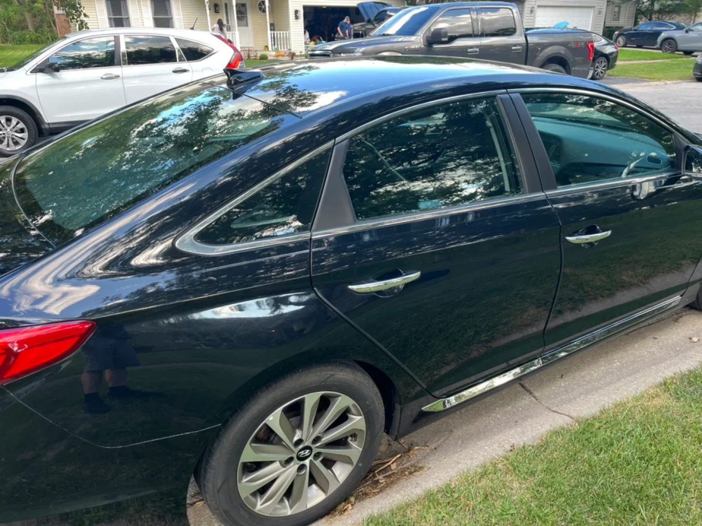 Hyundai Sonata Sedan - Black image indicator(3)