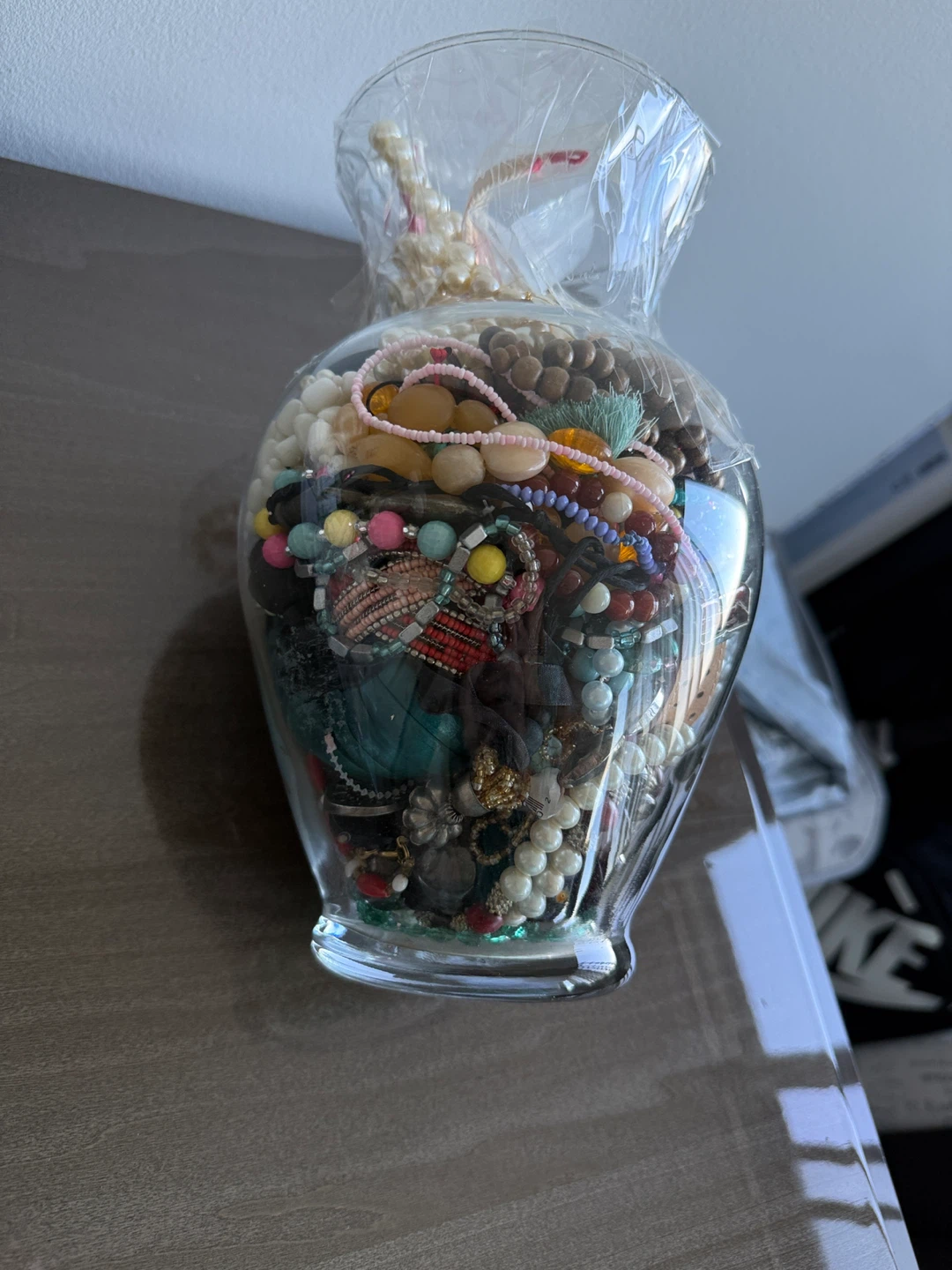 Vase Full of Jewellery - photo 2