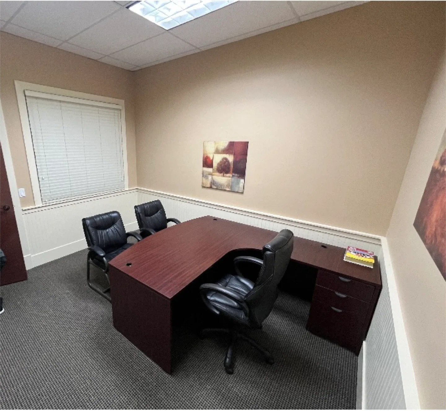 Office room for rent image indicator(2)
