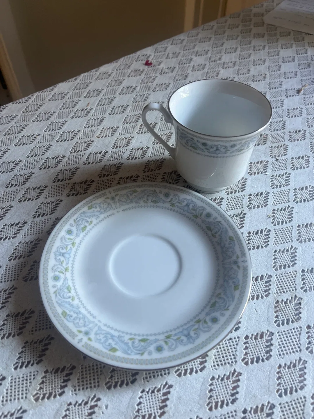 Crown Ming Fine China Cup and Saucer image indicator(2)