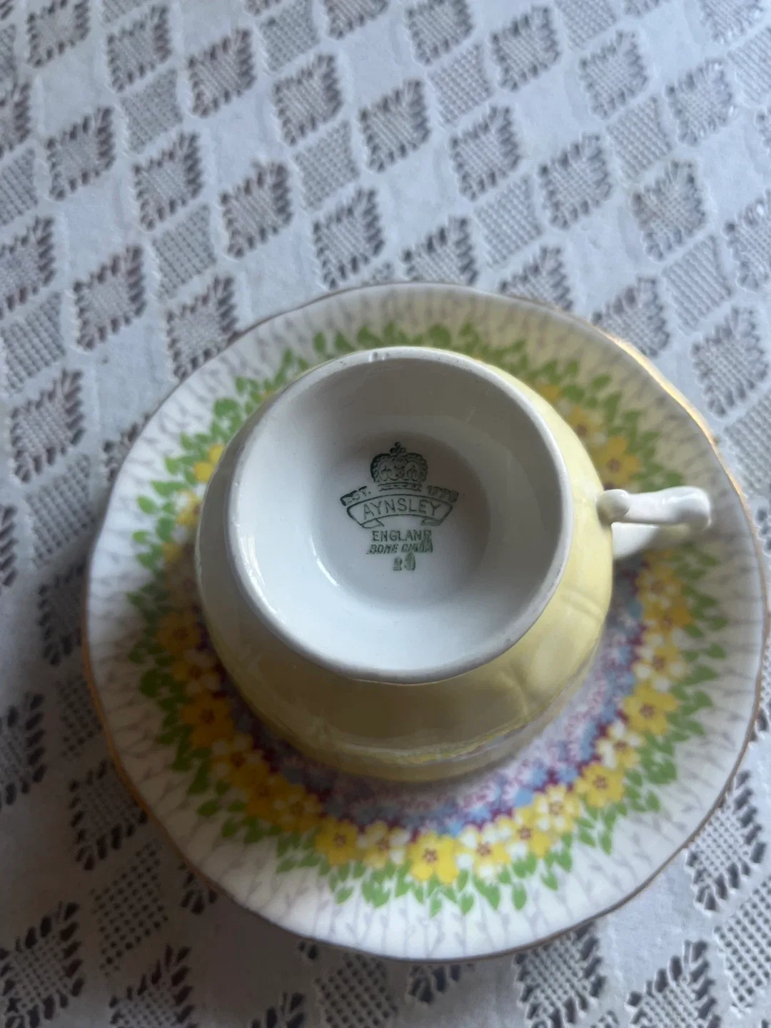 Aynsley Bone China Teacup and Saucer Set image indicator(4)