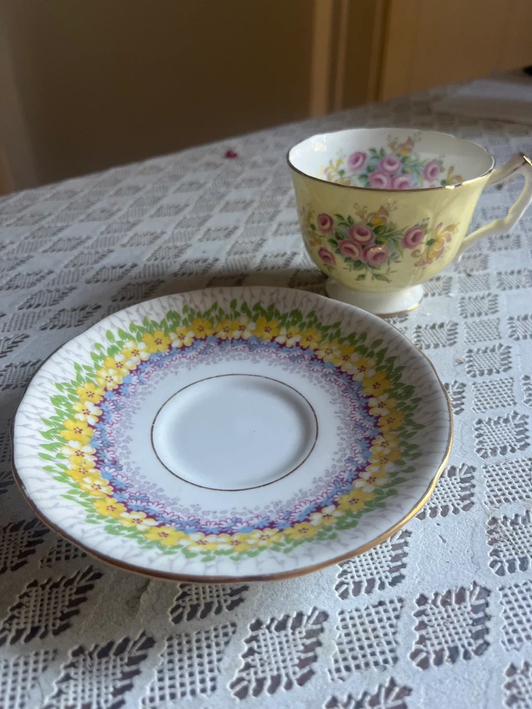Aynsley Bone China Teacup and Saucer Set image indicator(2)