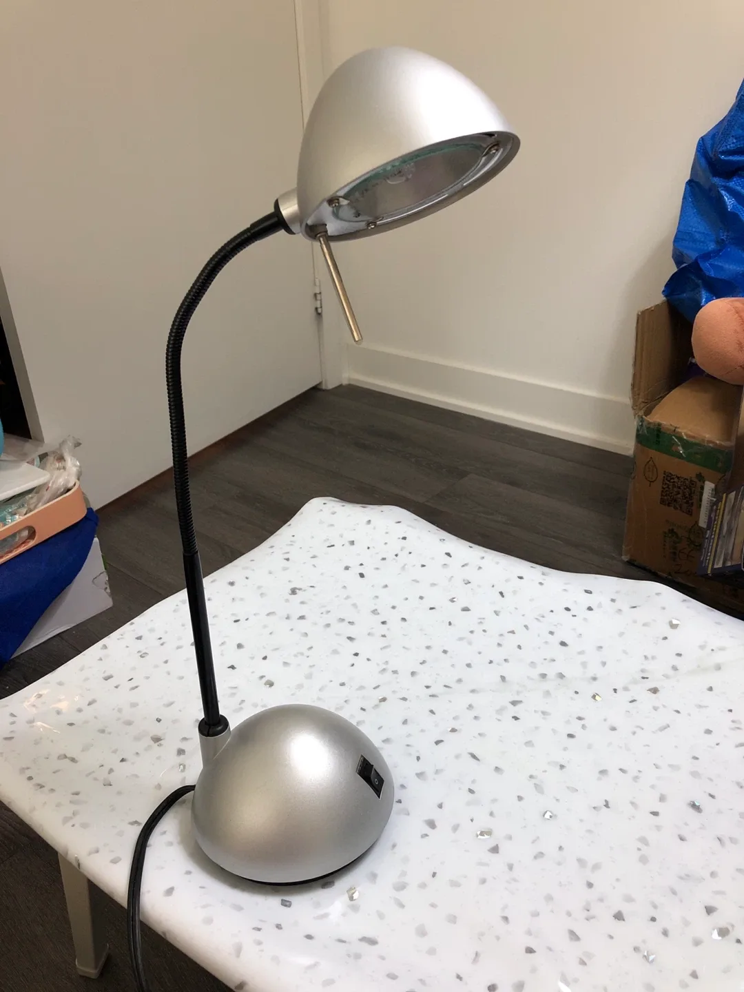 Pinhgu Desk Lamp - Silver 🧡 Good condition thumbnail