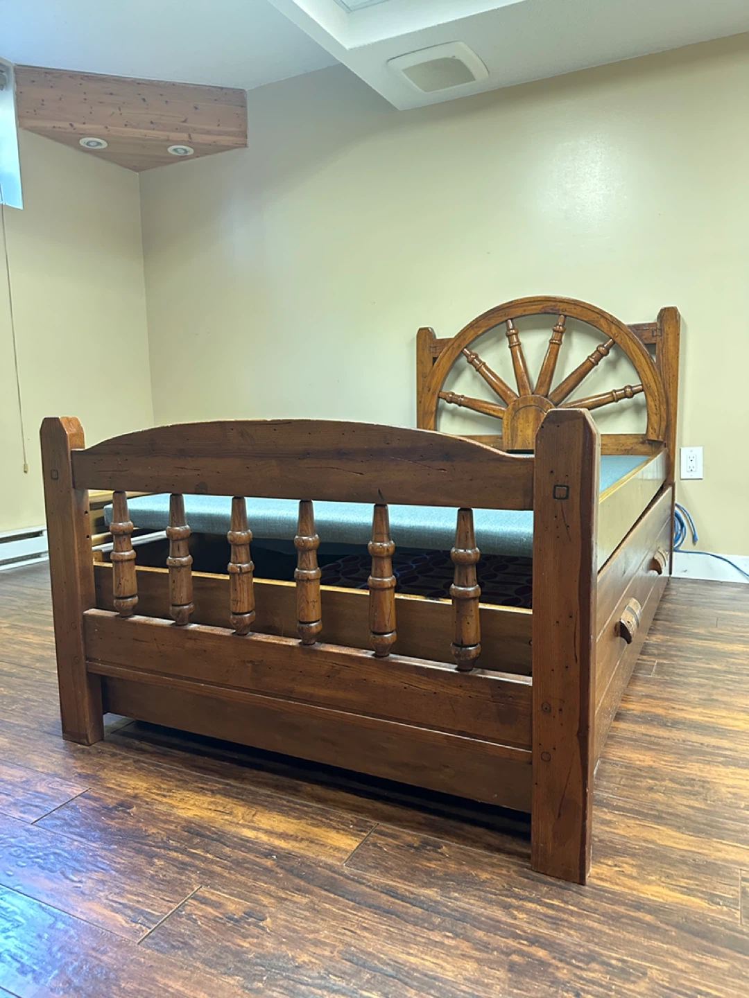Solid Wood Twin Size Captain’s Bed with Trundle (CAN DELIVER) - photo 4