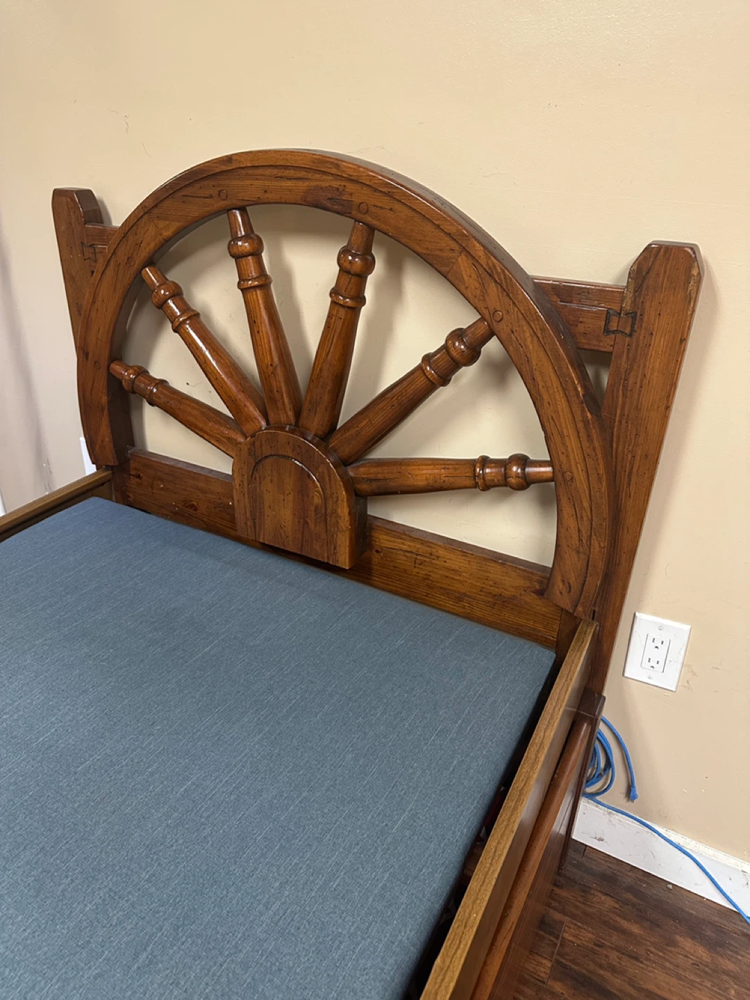 Solid Wood Twin Size Captain’s Bed with Trundle (CAN DELIVER) - photo 2