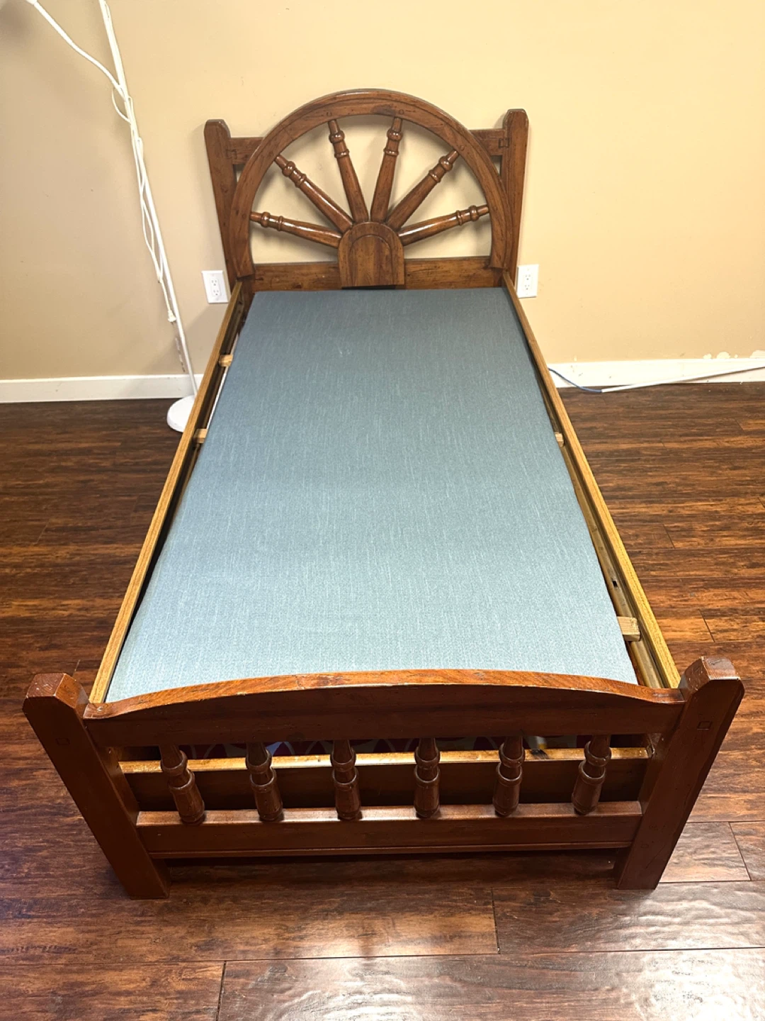 Solid Wood Twin Size Captain’s Bed with Trundle (CAN DELIVER)