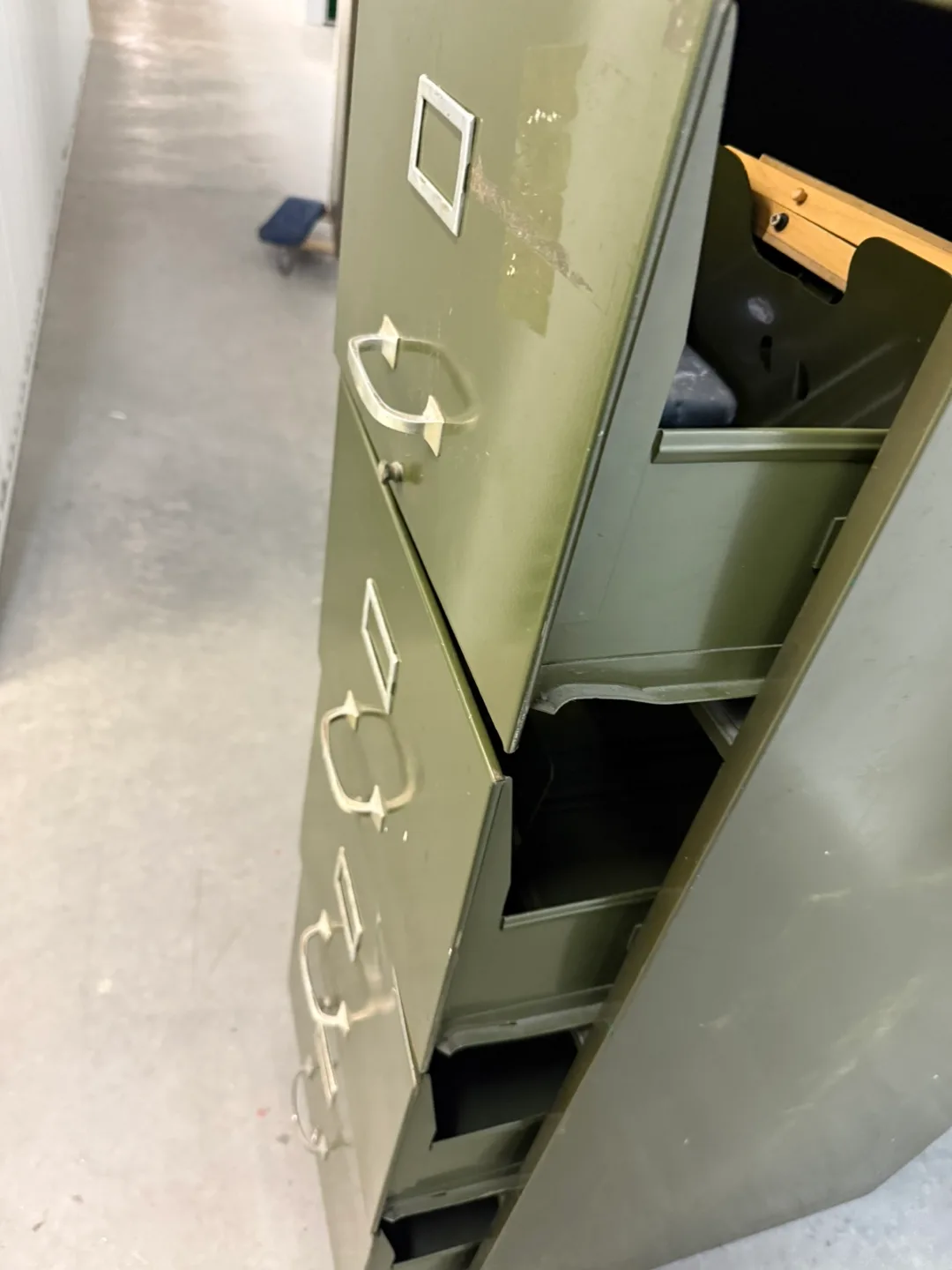 Olive Green 4-Drawer Metal Filing Cabinet image indicator(6)