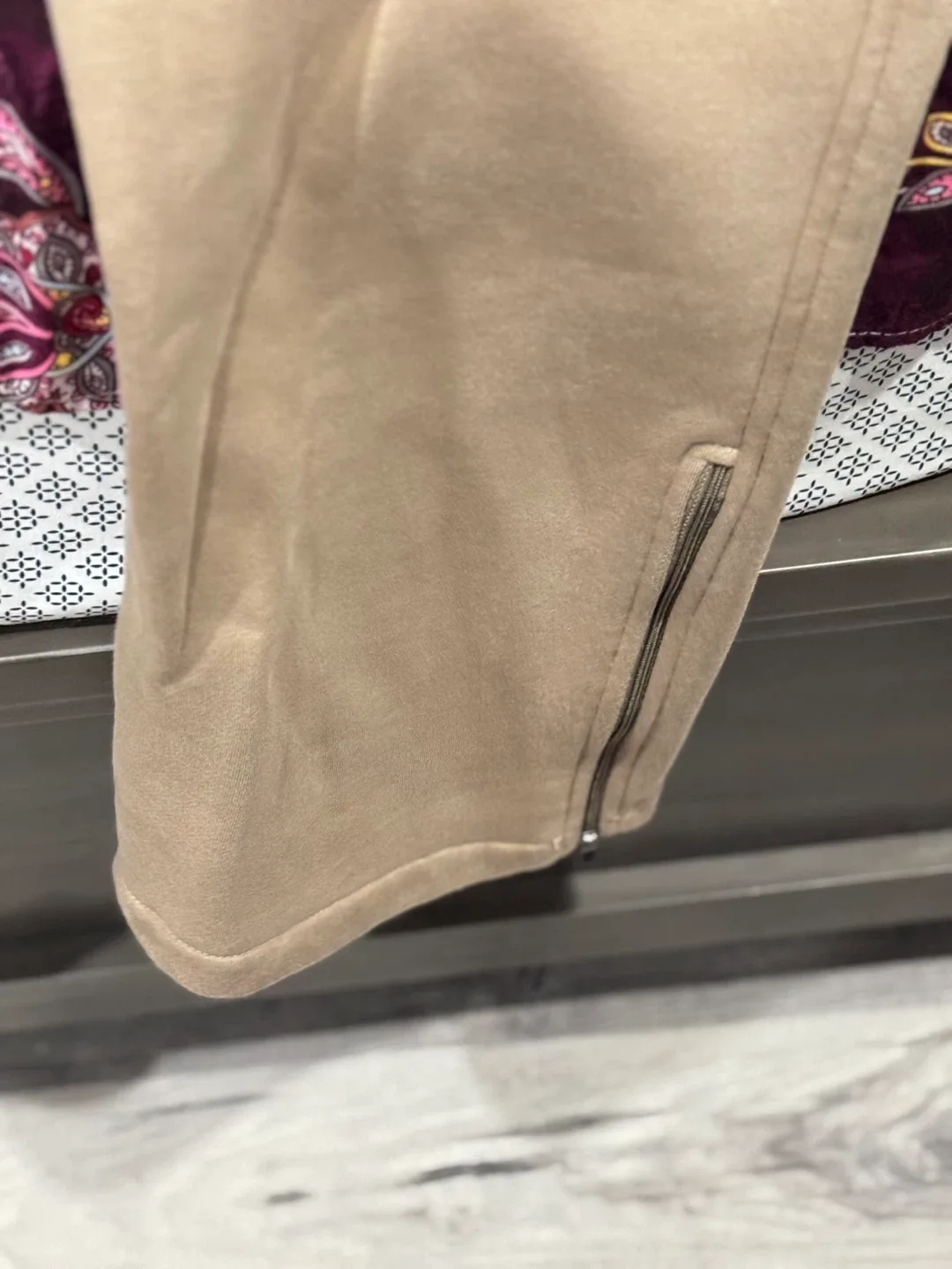 Nike Beige Sweatpants image indicator(2)