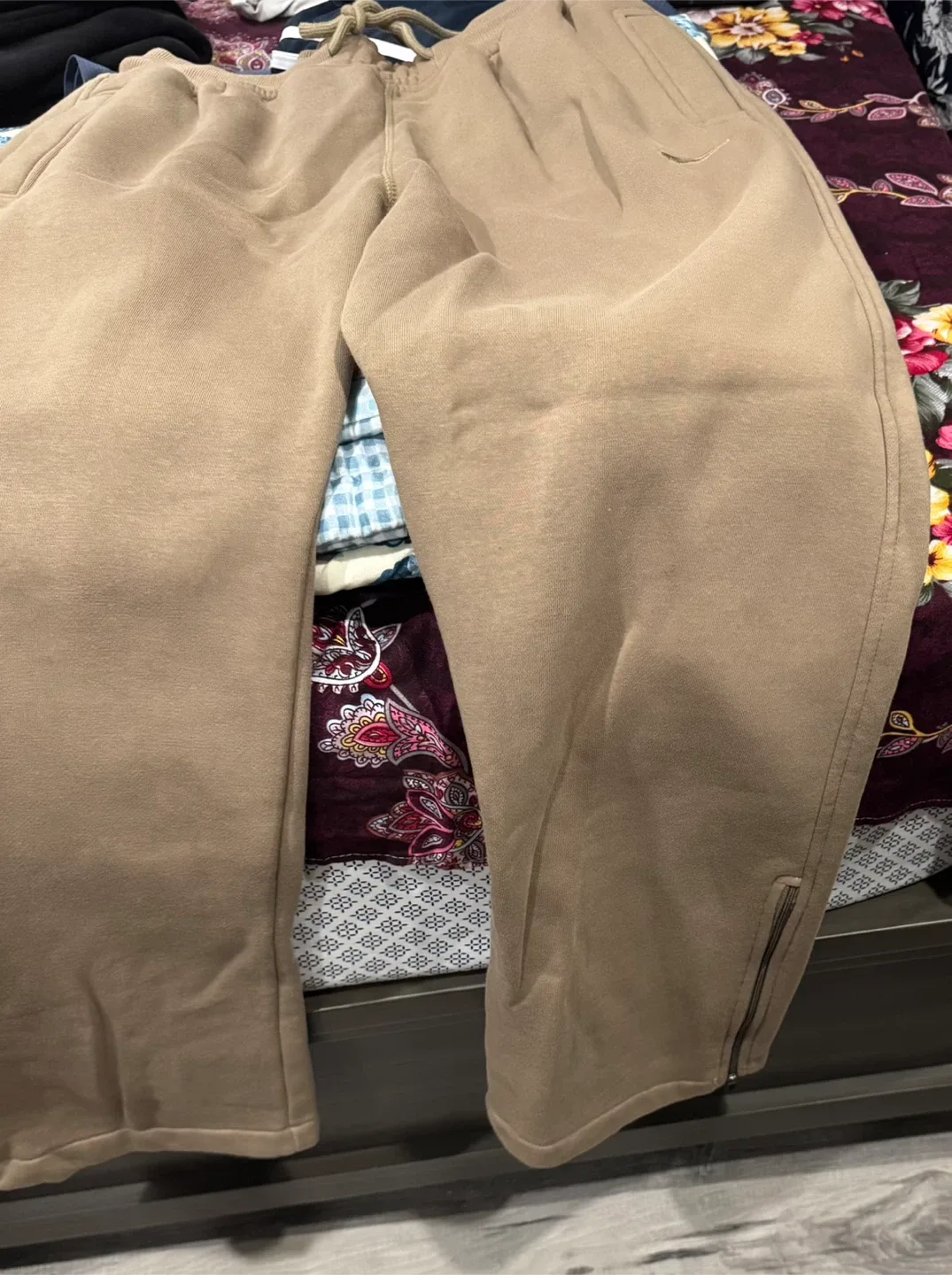 Nike Beige Sweatpants image indicator(5)