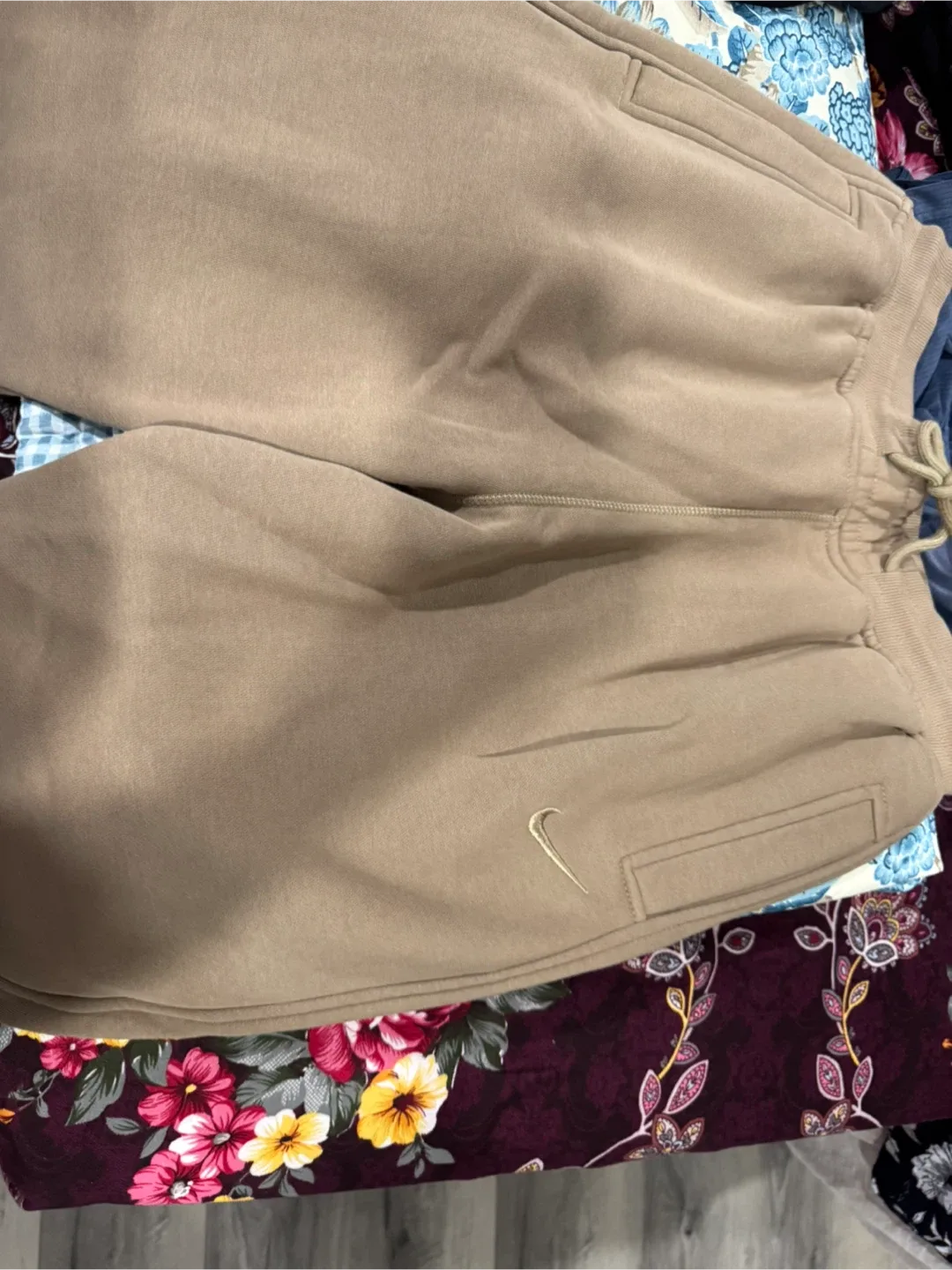 Nike Beige Sweatpants image indicator(3)