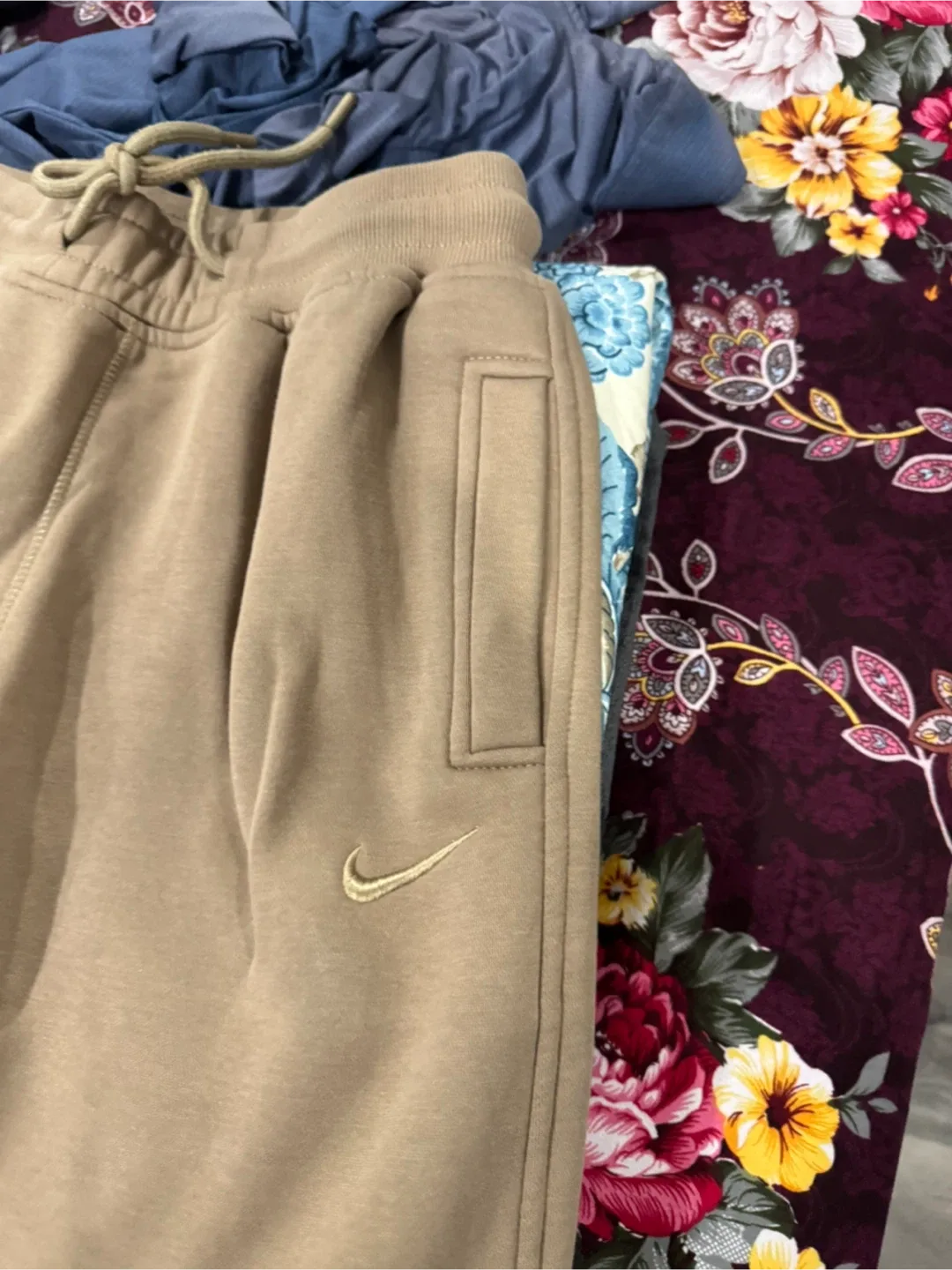 Nike Beige Sweatpants image indicator(6)