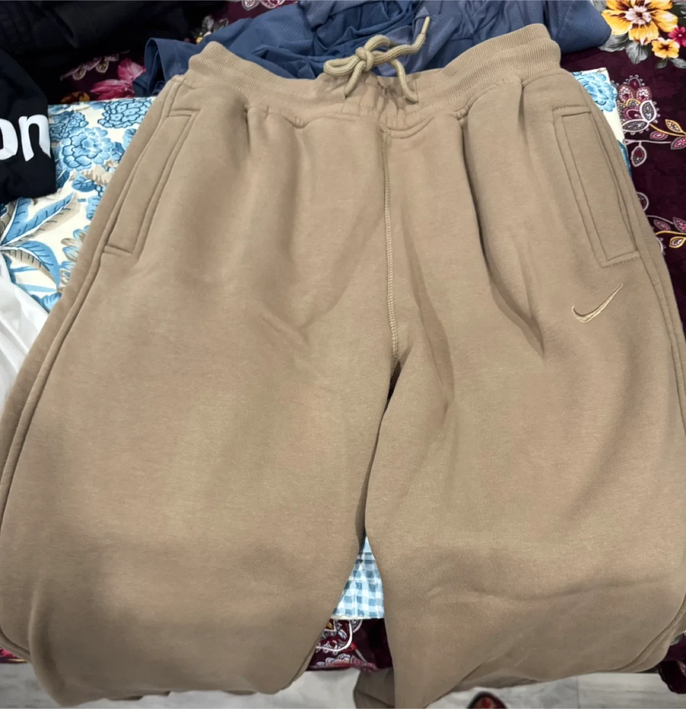 Nike Beige Sweatpants image indicator(7)