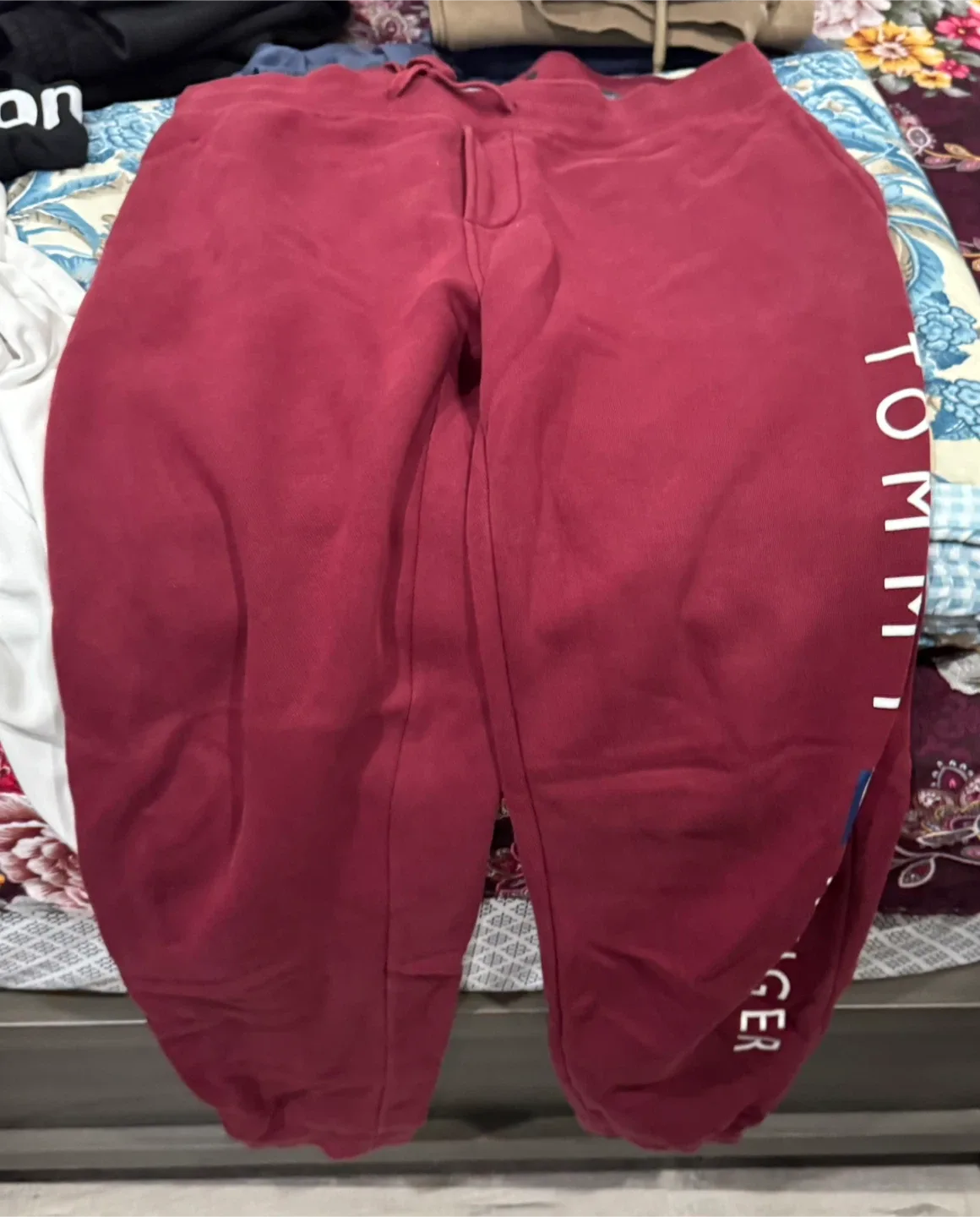 Tommy Hilfiger Burgundy Sweatpants - Size M image indicator(3)
