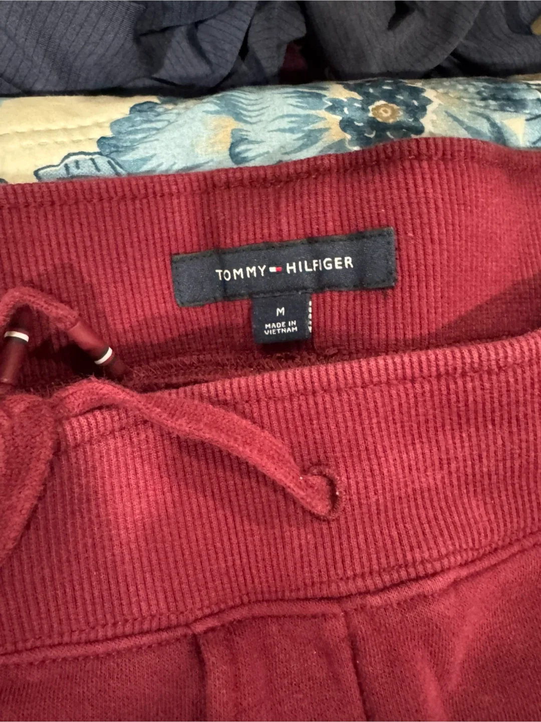 Tommy Hilfiger Burgundy Sweatpants - Size M image indicator(5)