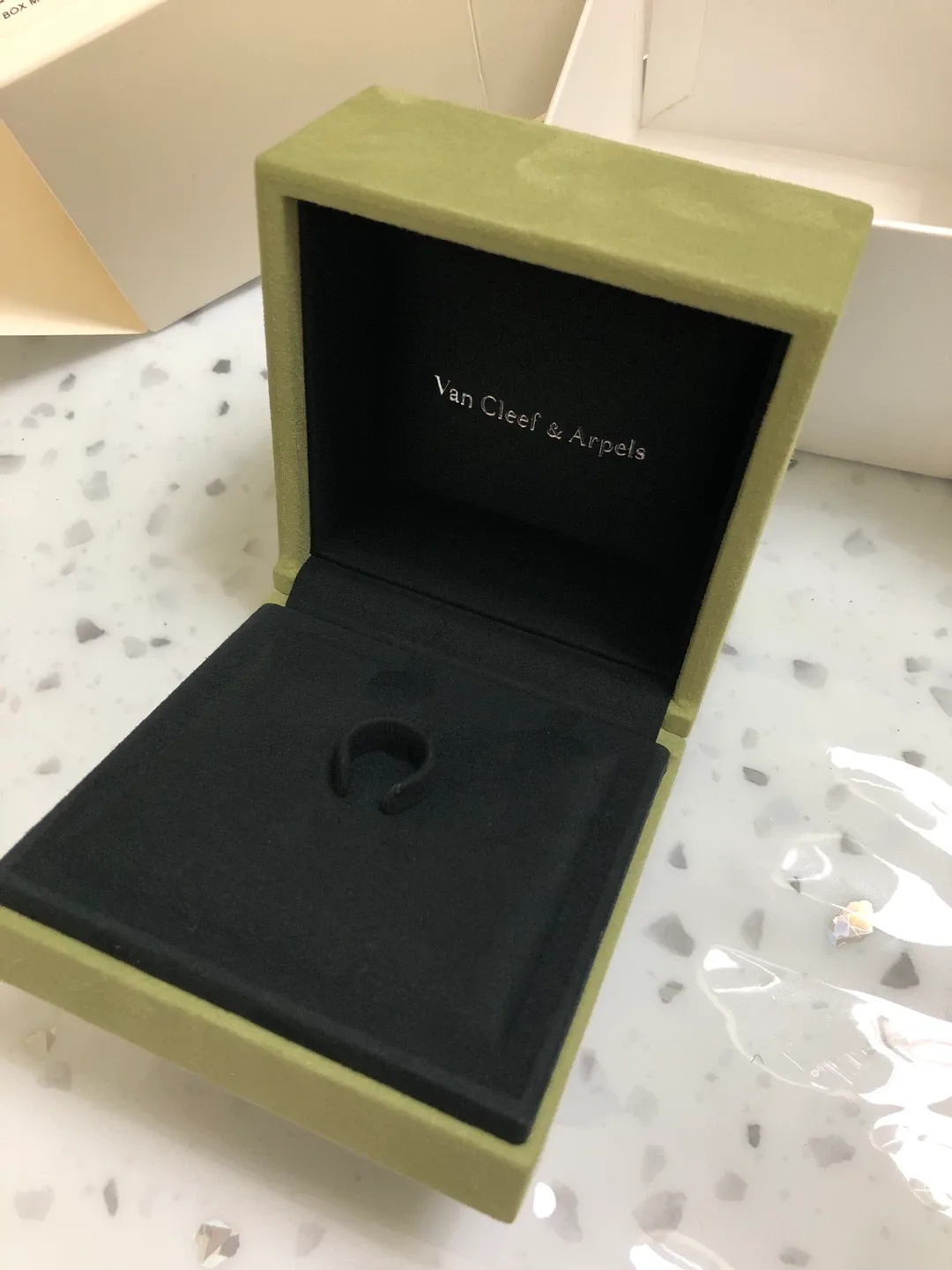 Van Cleef & Arpels Ring Box - Size L image indicator(2)