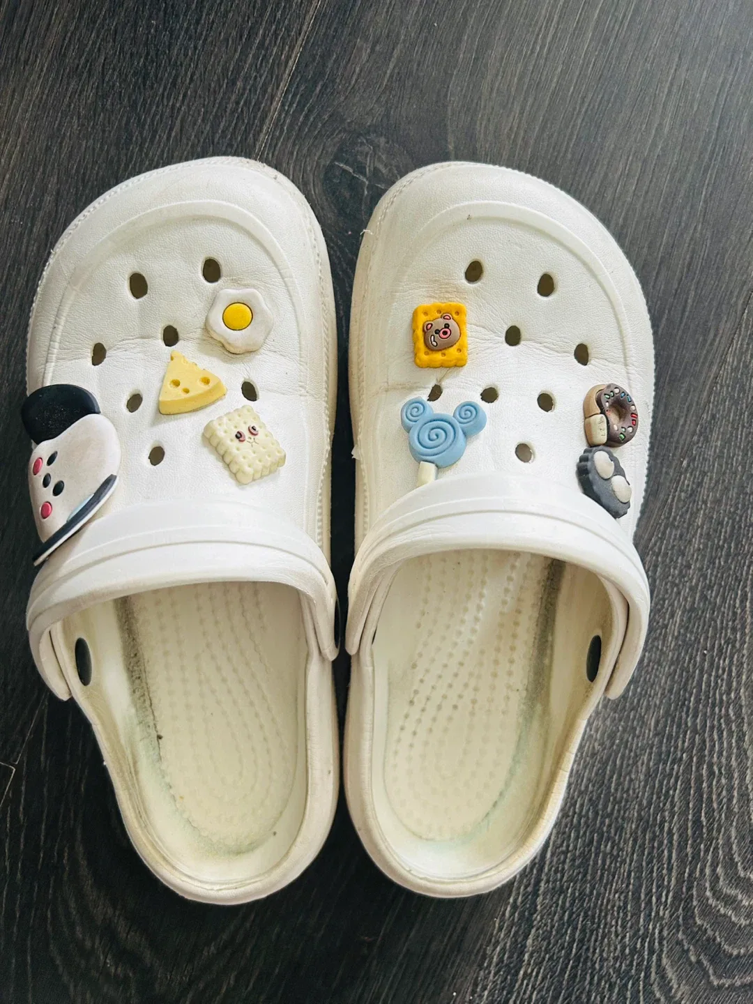 white Crocs style shoes-size6.5/7 image indicator(2)