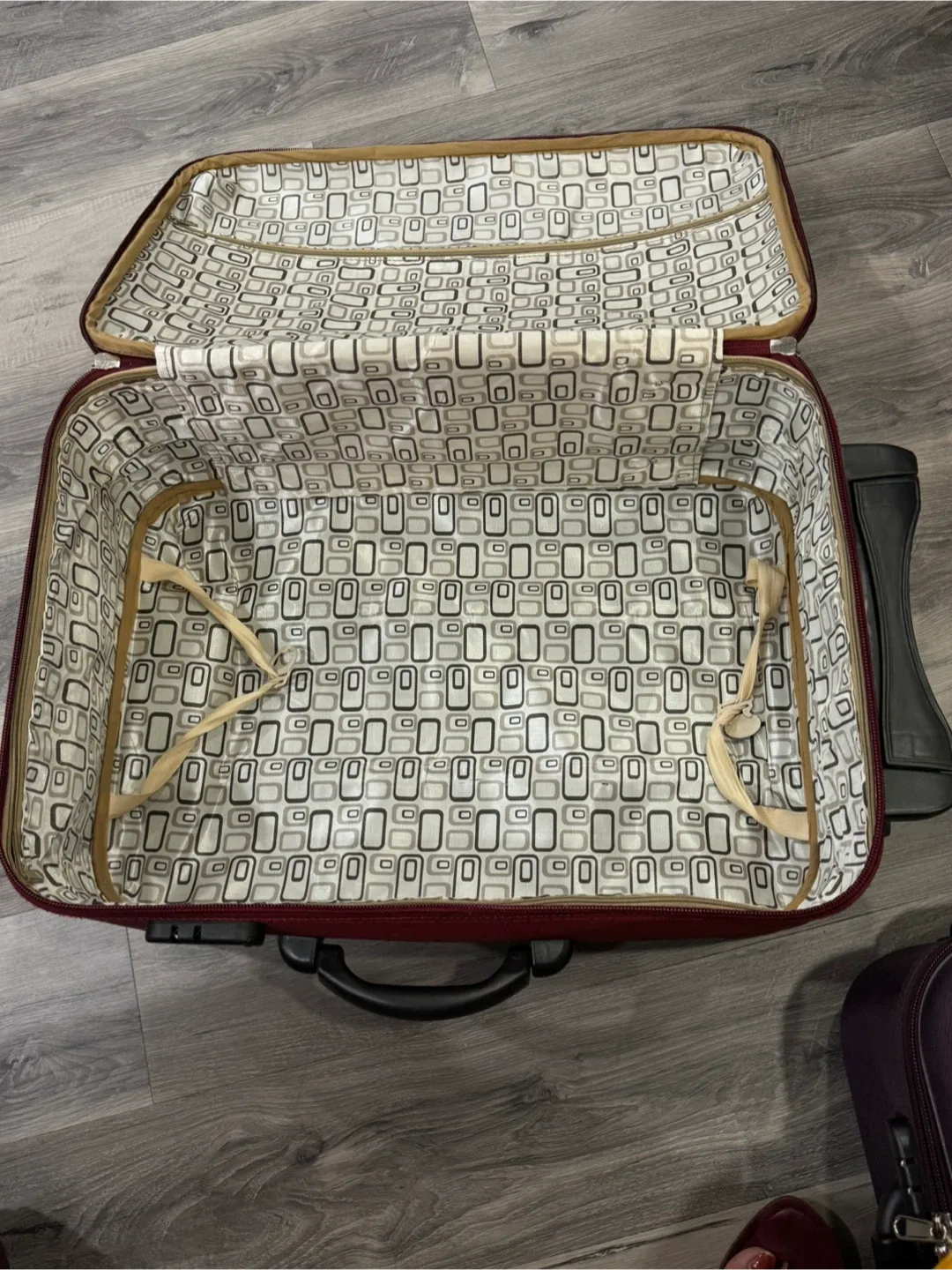 Fastrack Red Carry-on Suitcase image indicator(2)