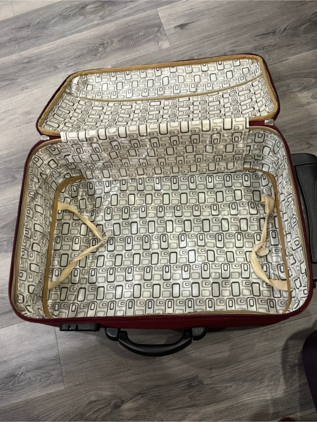 Fastrack Red Carry-on Suitcase image indicator(5)