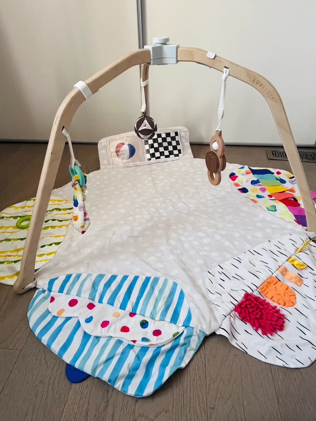 LOVEVERY Montessori Play Gym with Accessories image indicator(4)