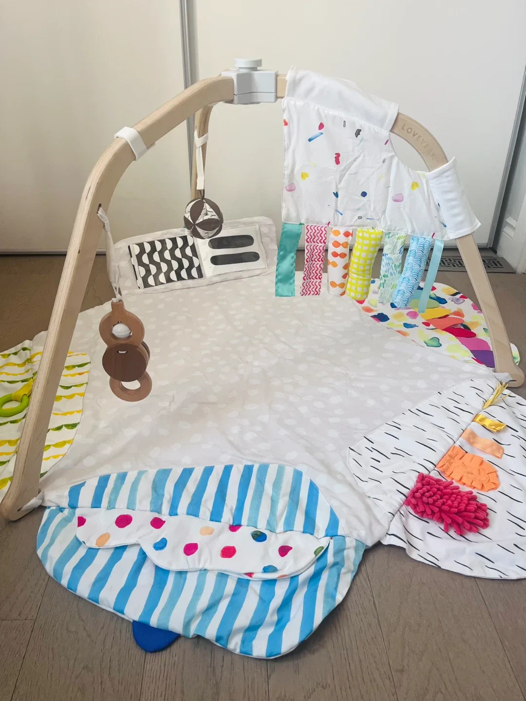 LOVEVERY Montessori Play Gym with Accessories image indicator(3)