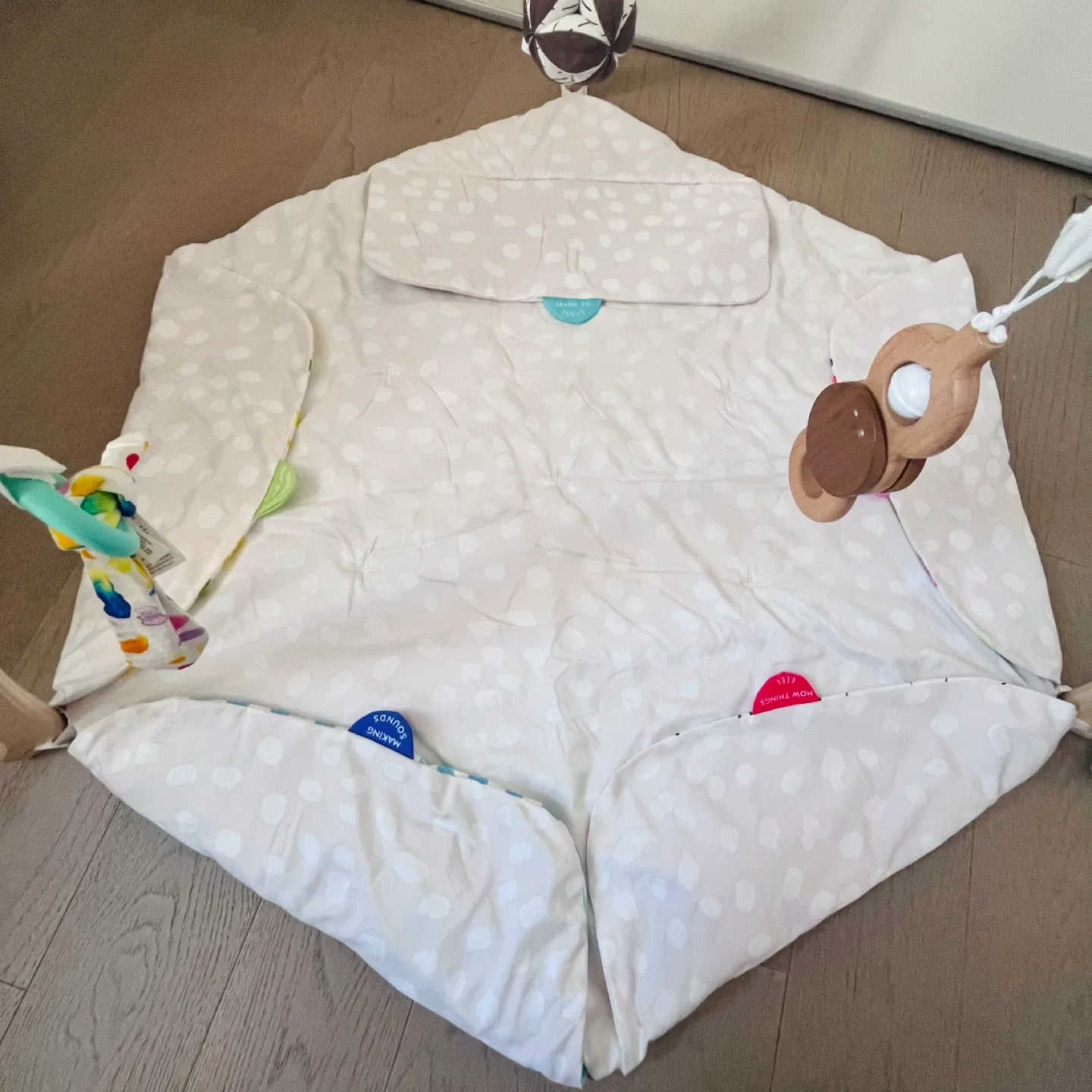 LOVEVERY Montessori Play Gym with Accessories image indicator(5)