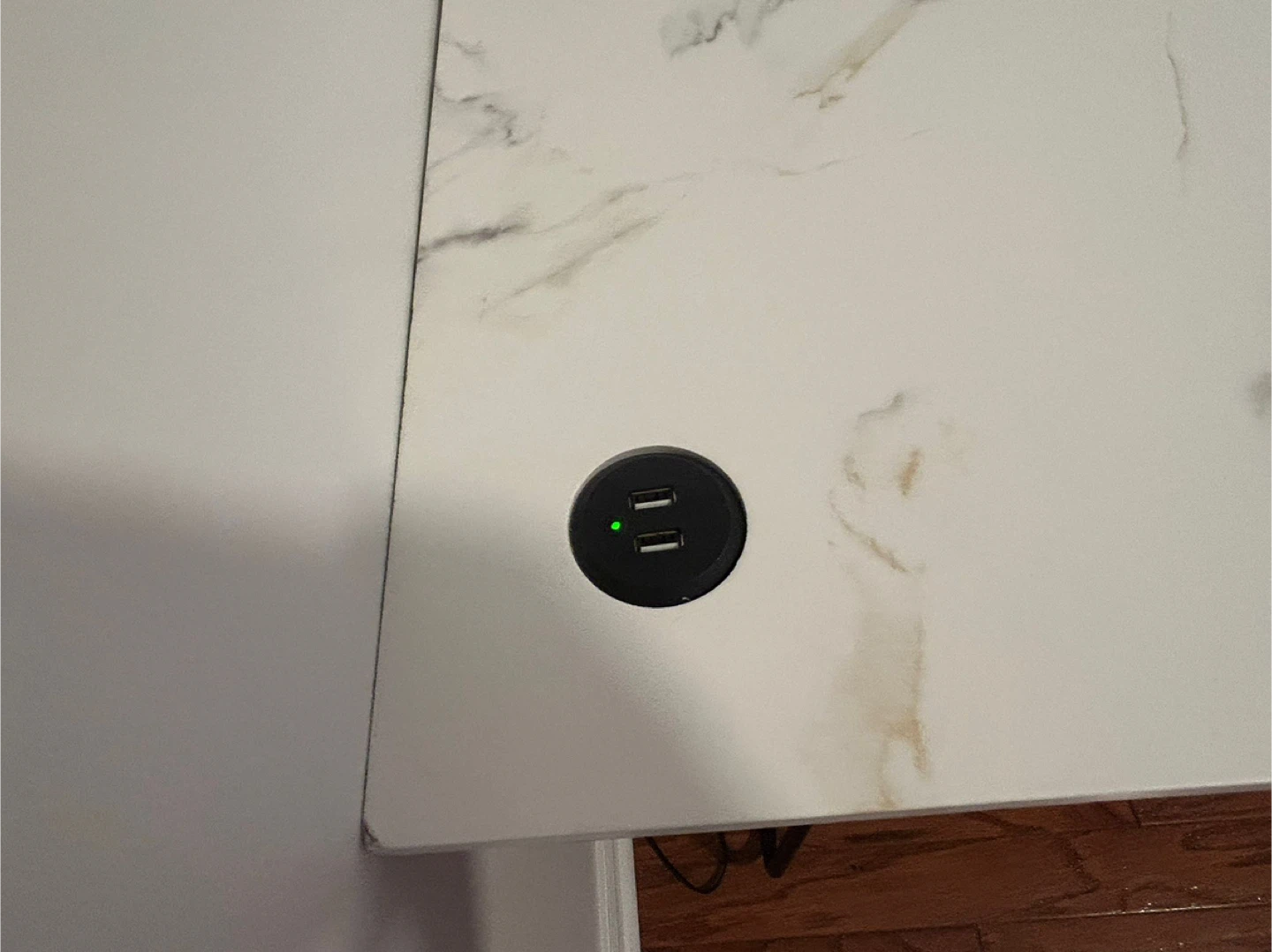 White Marble Pattern Desk with USB Ports - photo 2