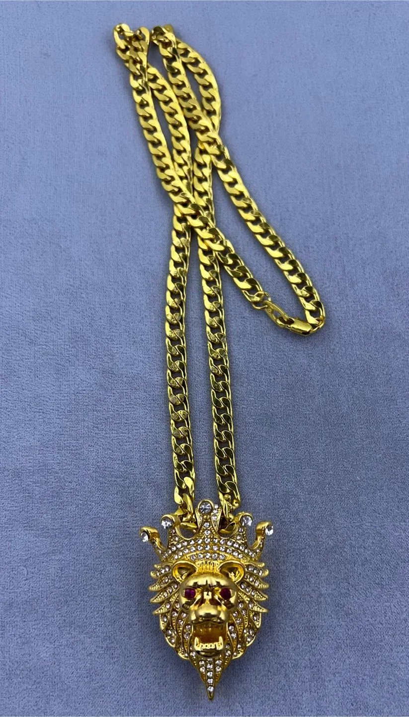 Gold Tone Lion Pendant Necklace thumbnail