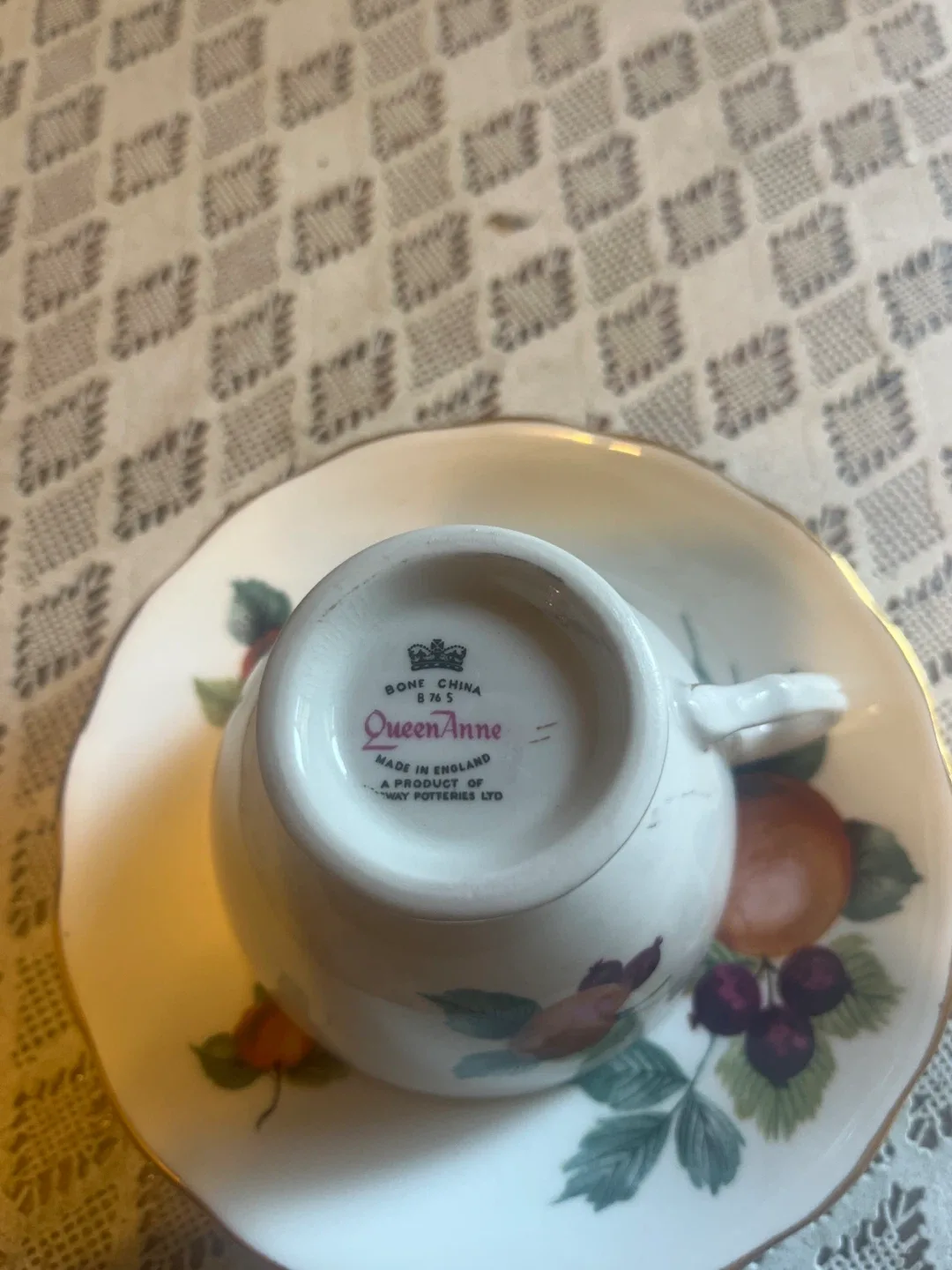 Queen Anne Bone China Teacup & Saucer Set image indicator(3)