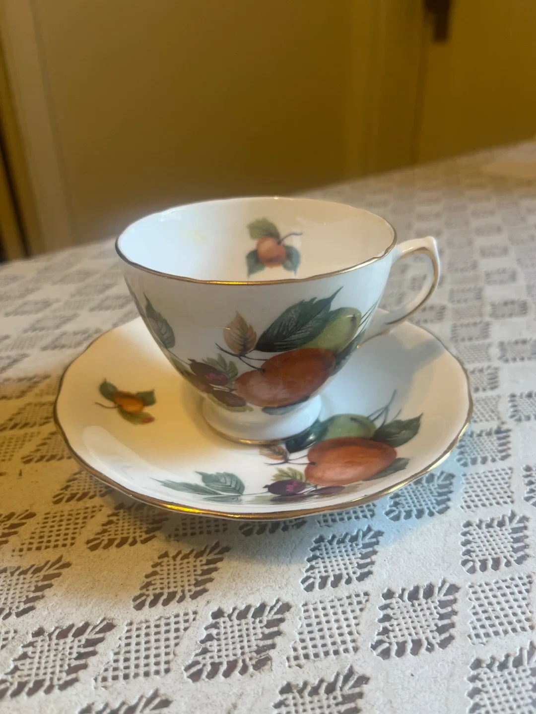 Queen Anne Bone China Teacup & Saucer Set thumbnail