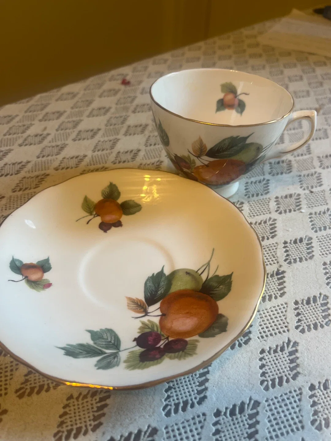 Queen Anne Bone China Teacup & Saucer Set image indicator(2)