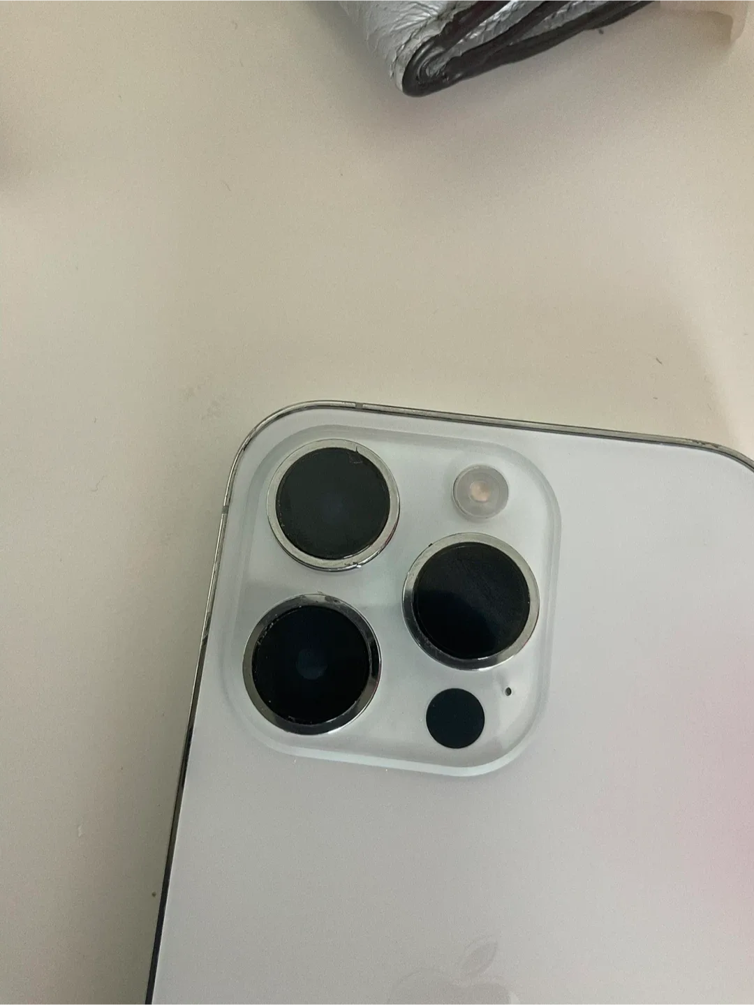 Apple iPhone 14 Pro - Silver image indicator(3)