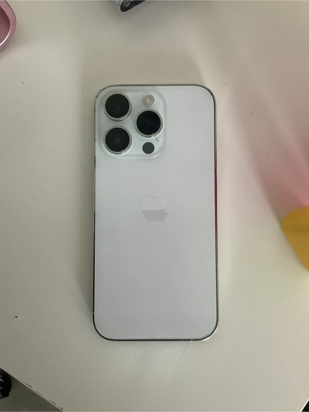 Apple iPhone 14 Pro - Silver image indicator(2)