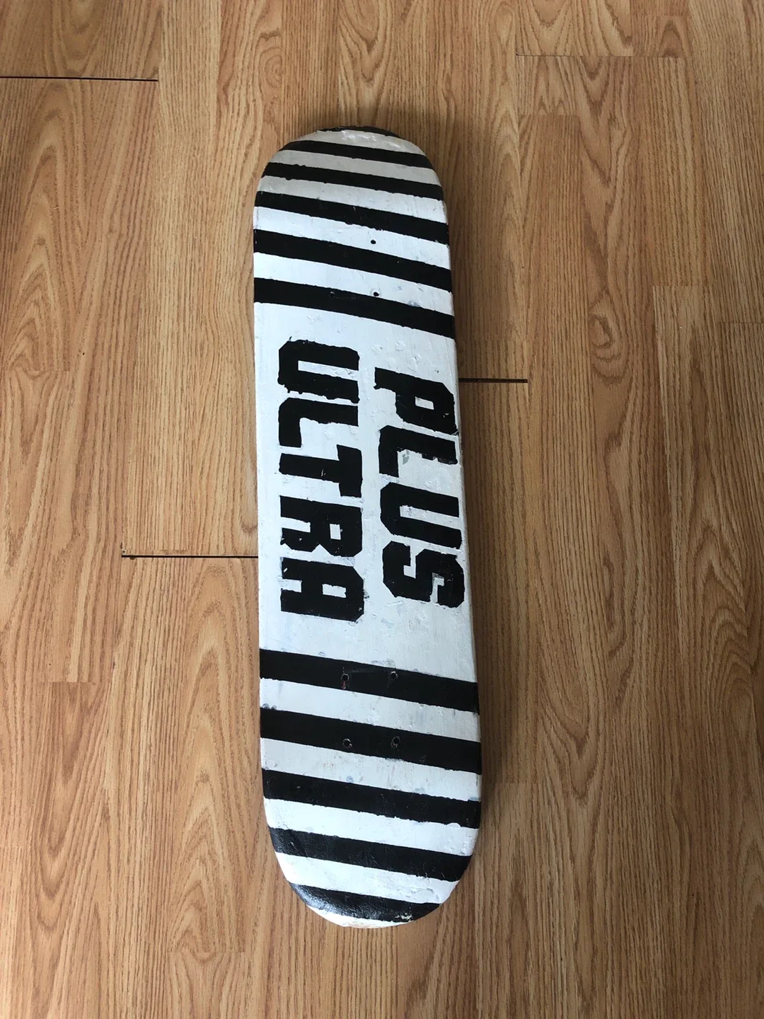 Skateboard deck for a dollar image indicator(2)