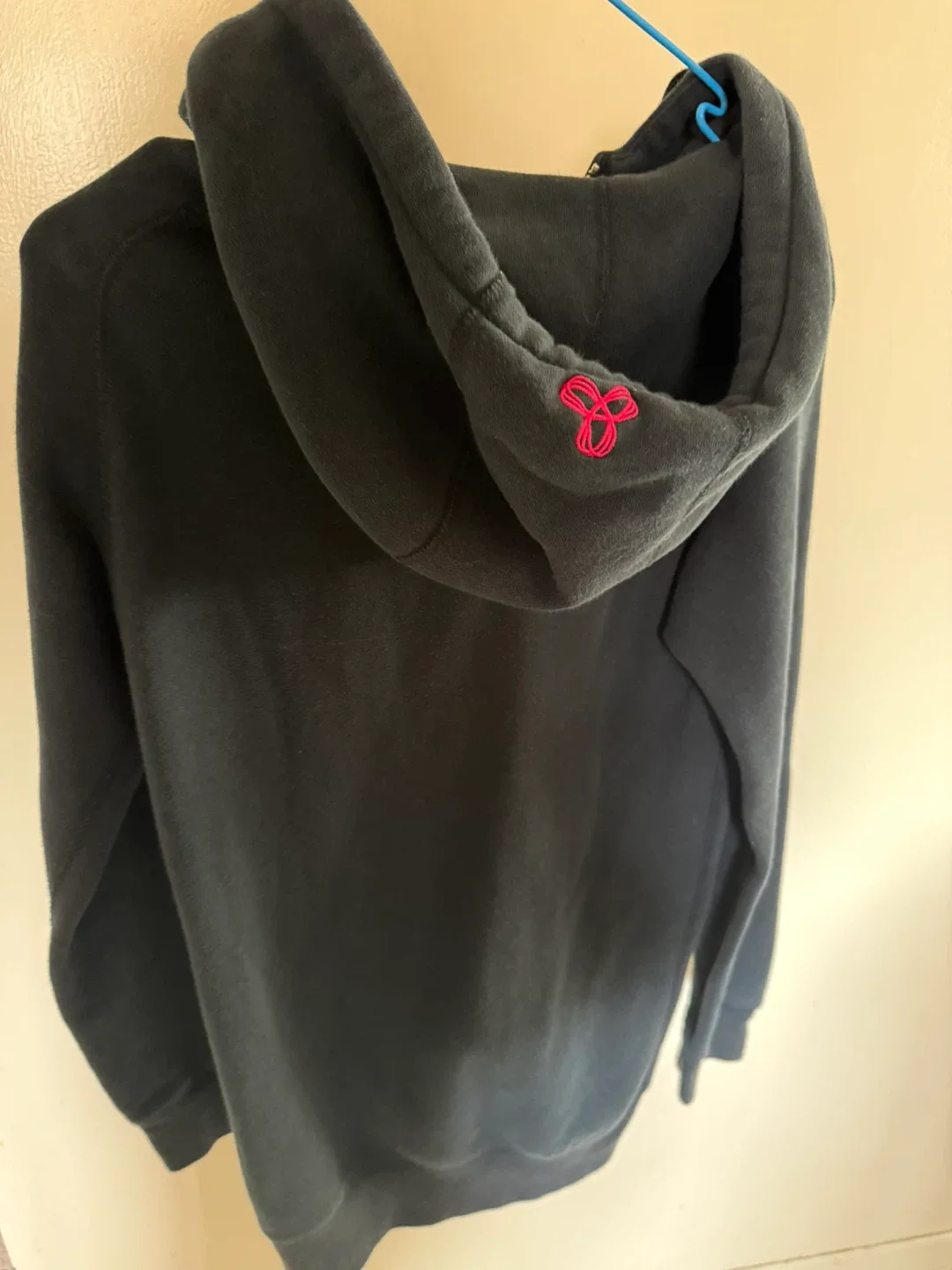 TNA Black Zip-Up Hoodie - Size XS image indicator(3)