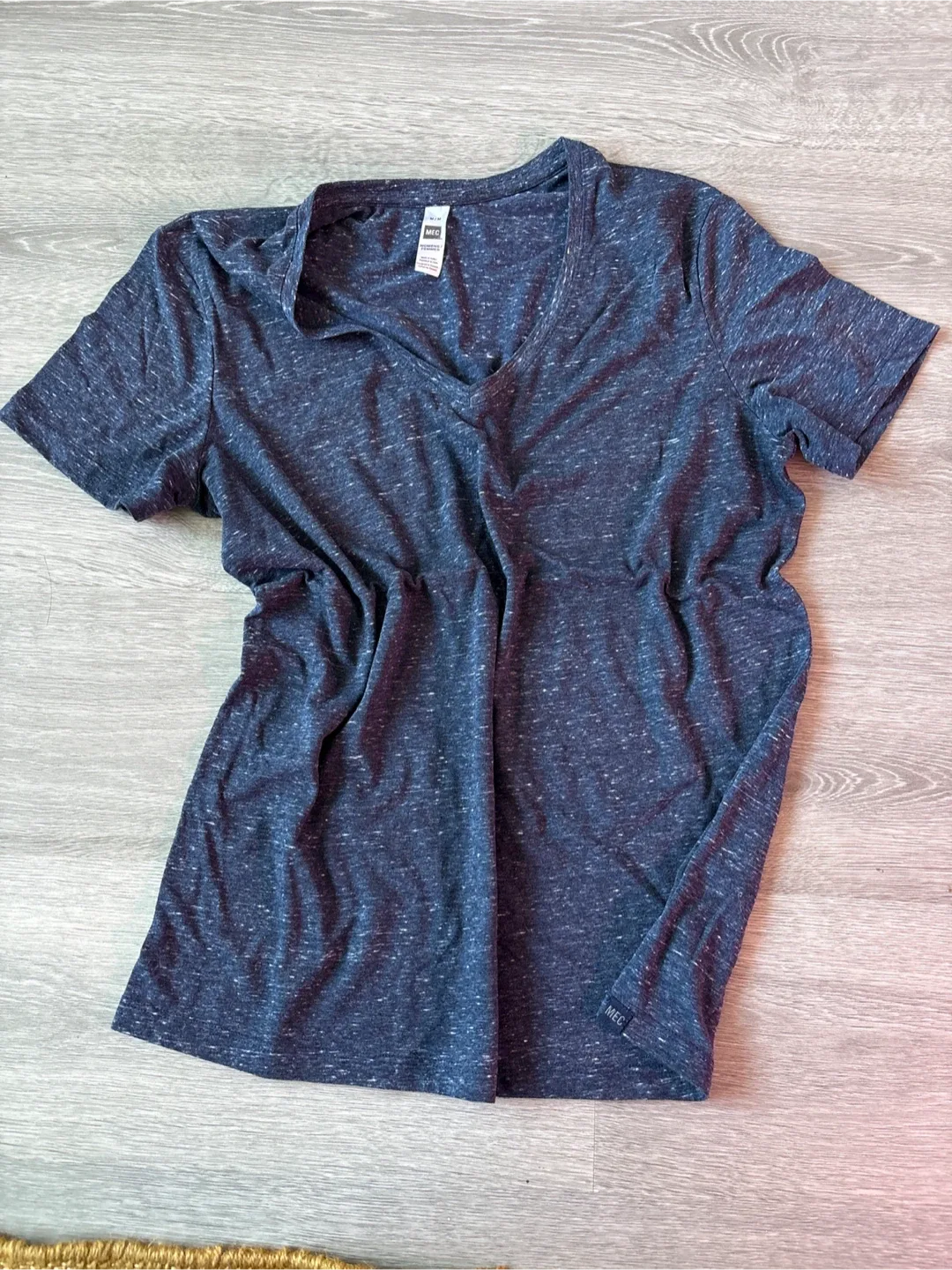 MEC label v neck T-shirt thumbnail