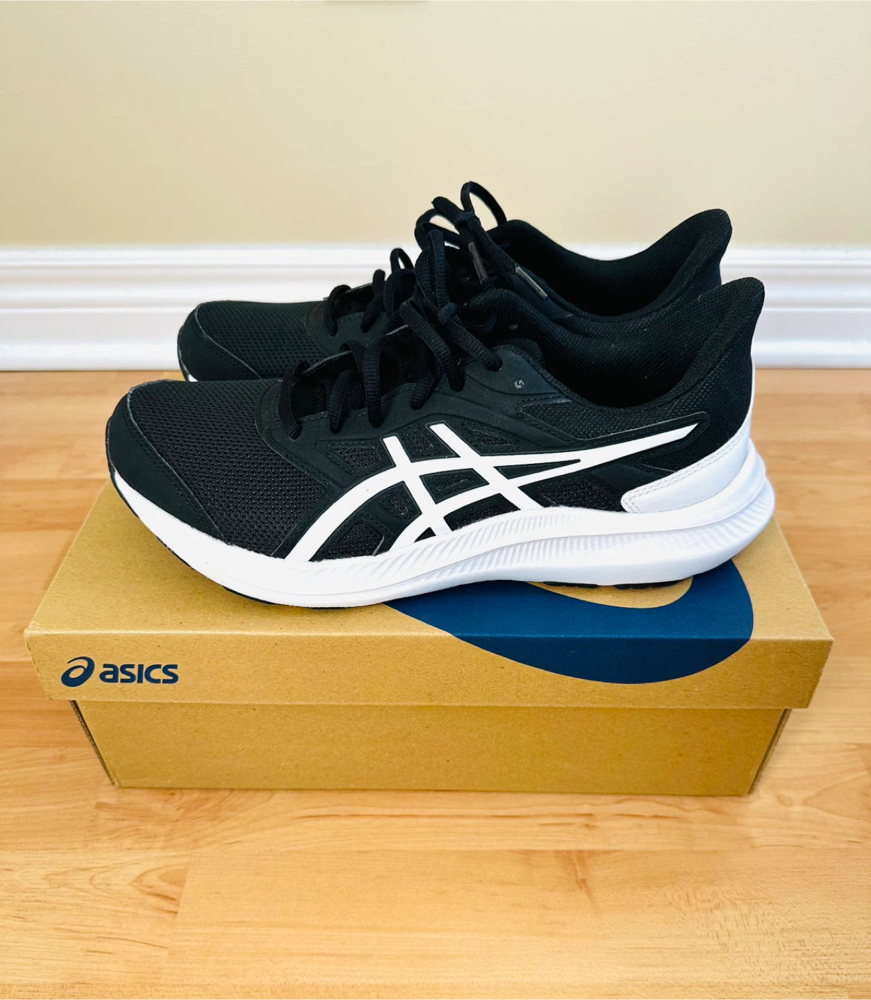 Brand new Asics Jolt 4 Running Shoes - Size 10 - photo 4