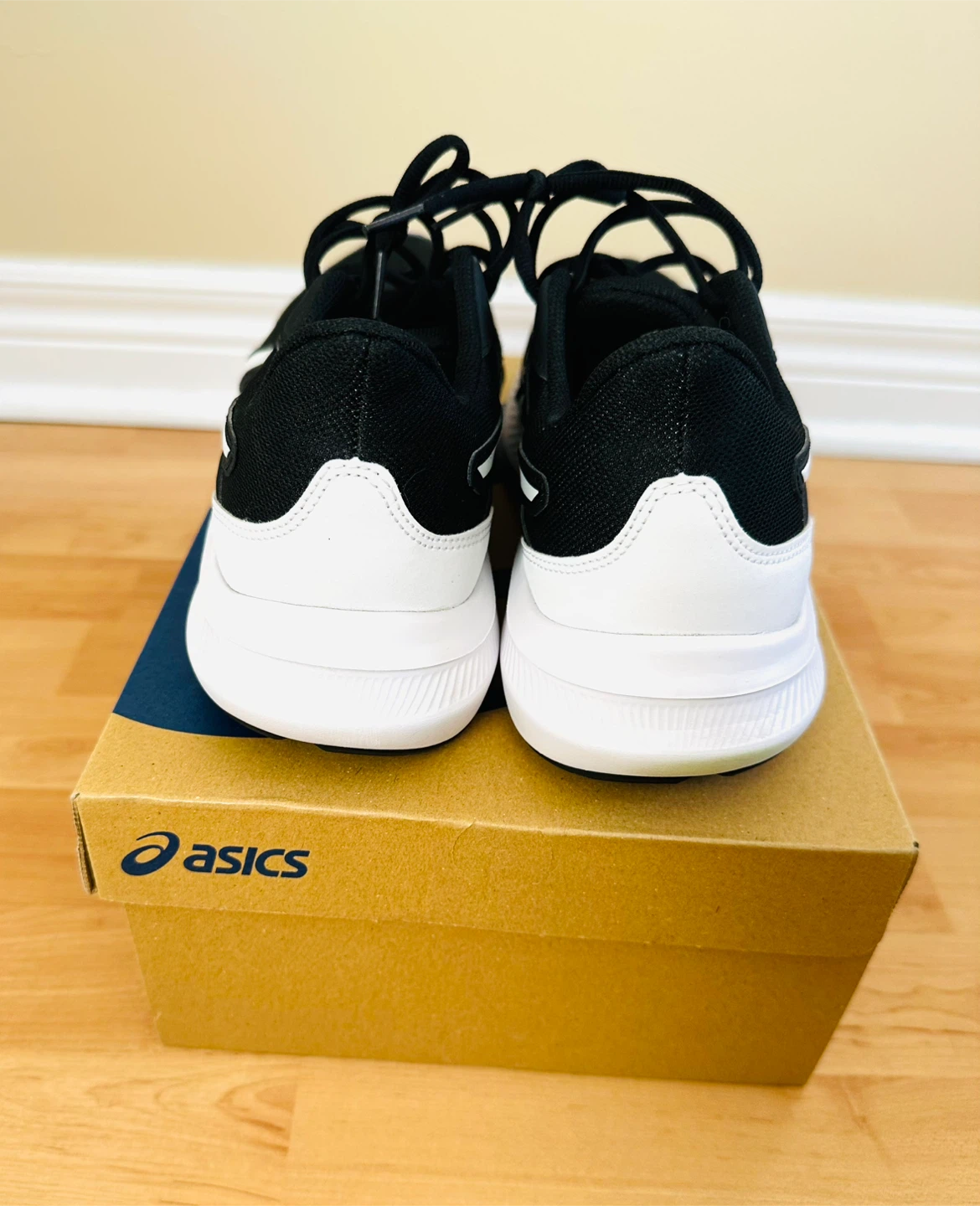 Brand new Asics Jolt 4 Running Shoes - Size 10 - photo 3