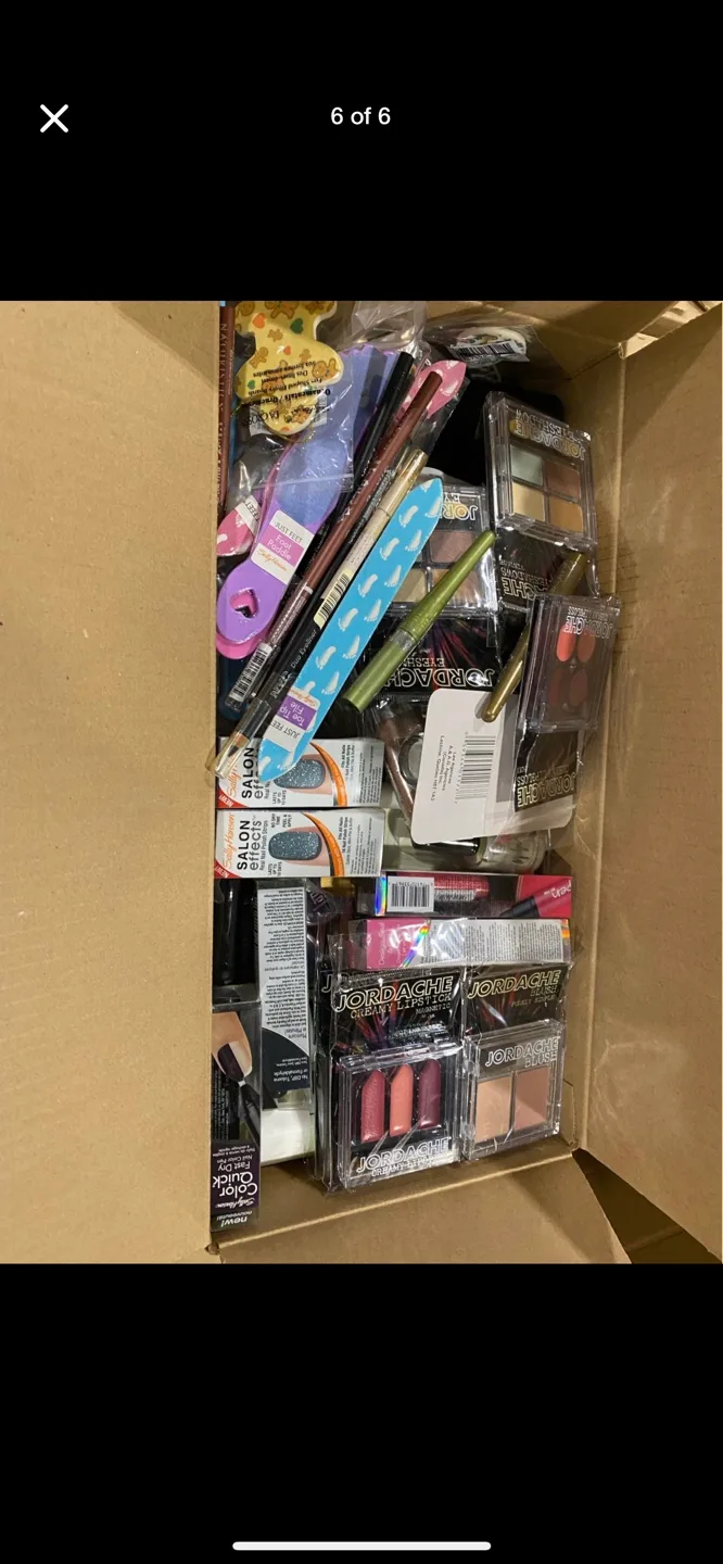 100 pc Mixed Makeup Lot - Nail Polish, Eyeshadow, Lipsticks image indicator(3)