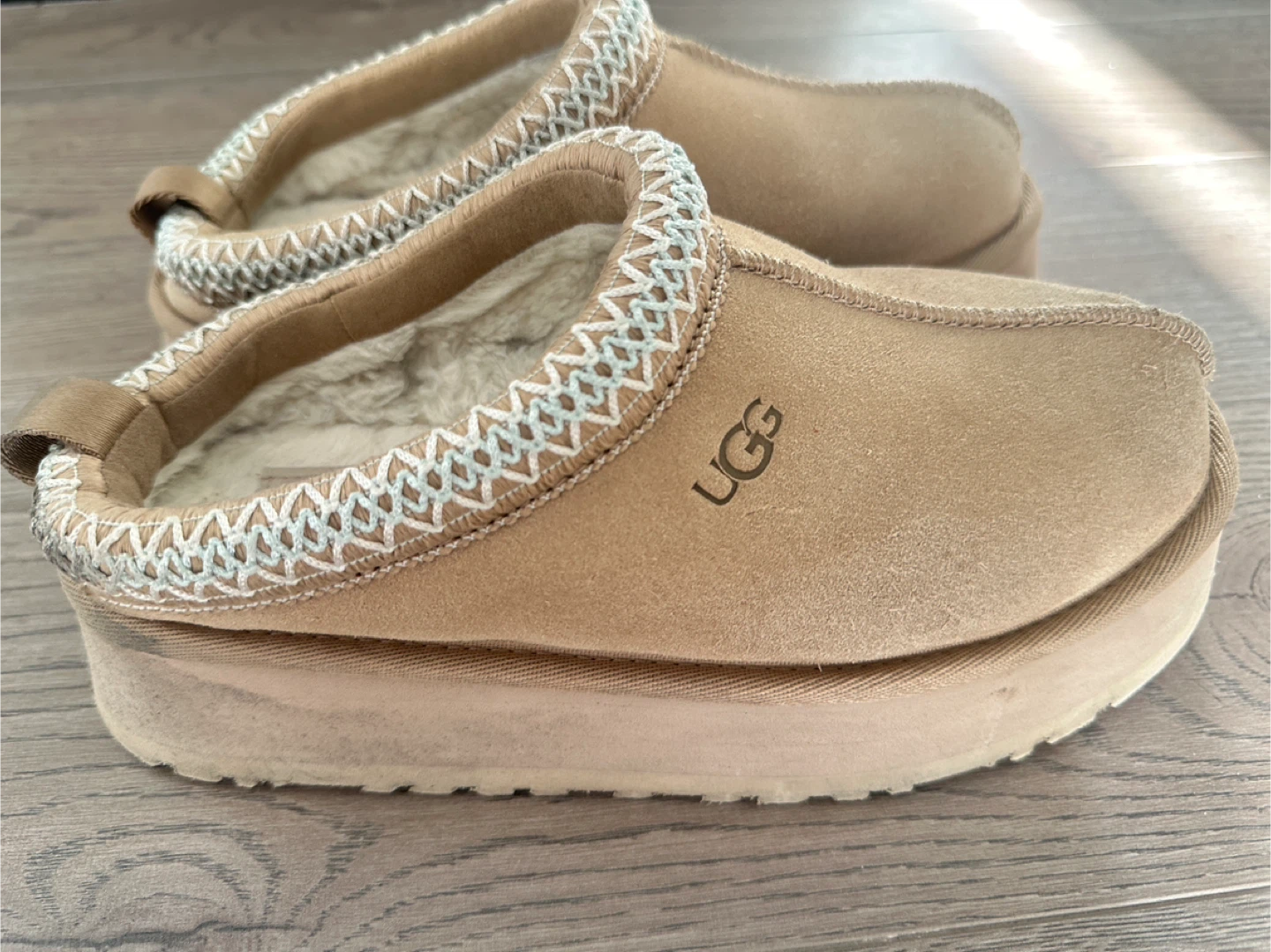 UGG Women's Tasman Platform Slipper, Size 6