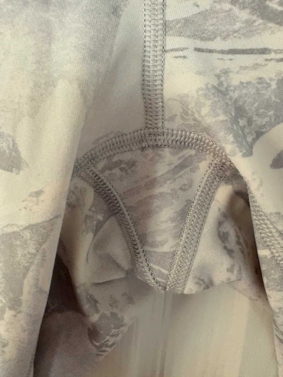 Lululemon Align HR Crop 21" Floral Leggings image indicator(2)