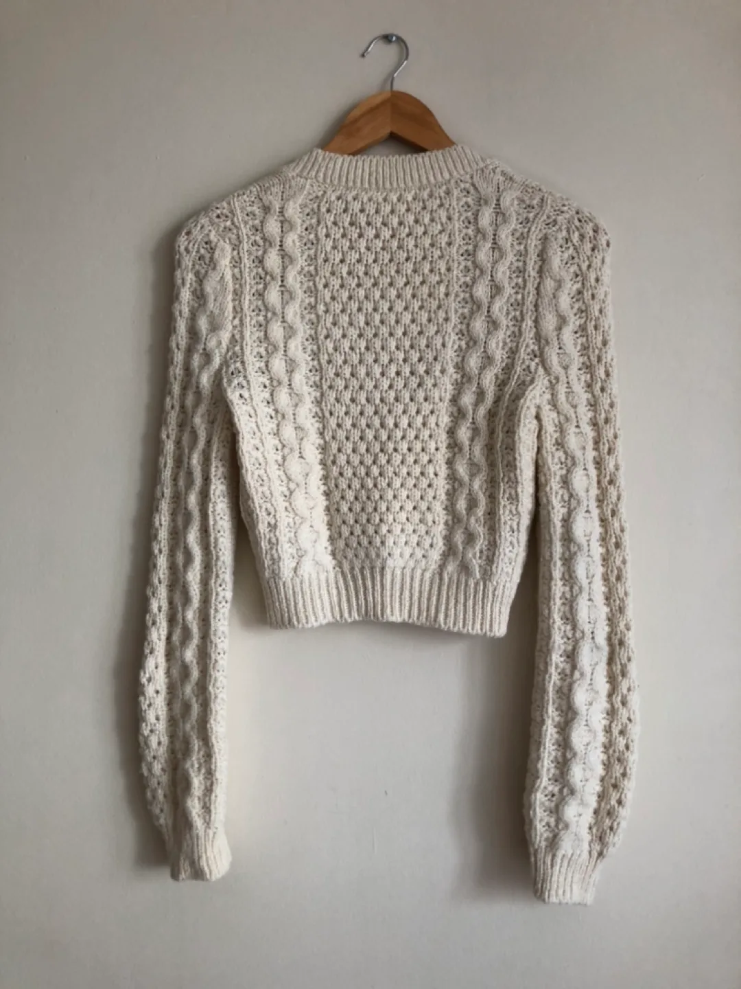 Aritzia Wilfred Free Adley Cable Knit Cropped Cardigan image indicator(6)