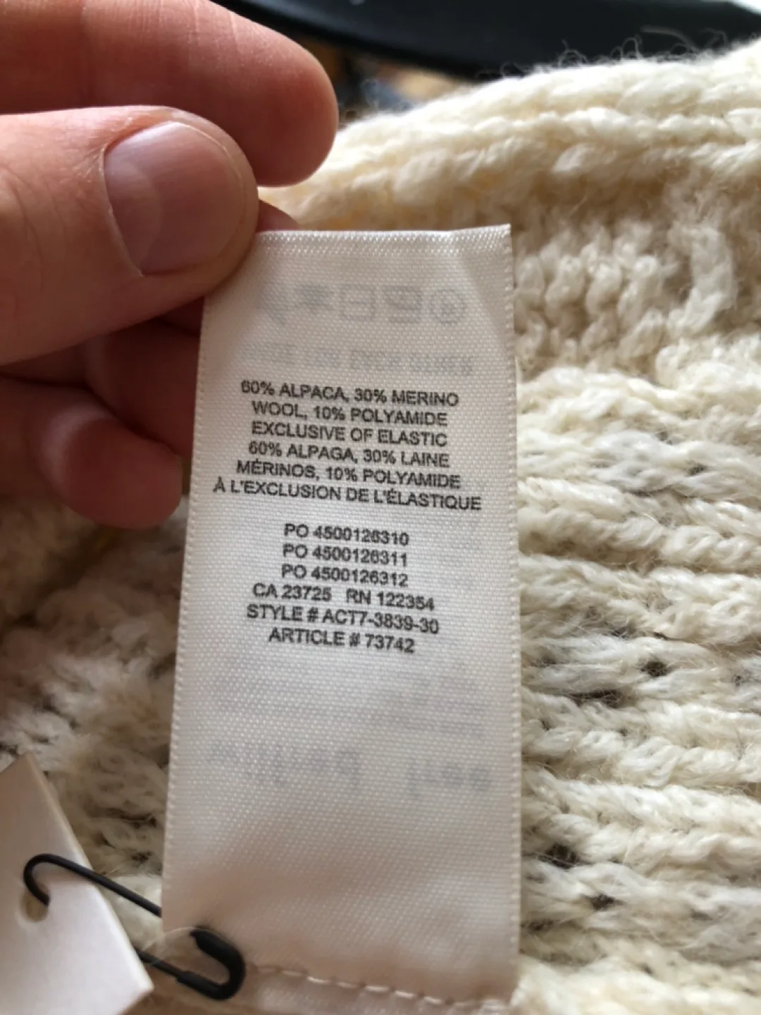 Aritzia Wilfred Free Adley Cable Knit Cropped Cardigan image indicator(9)