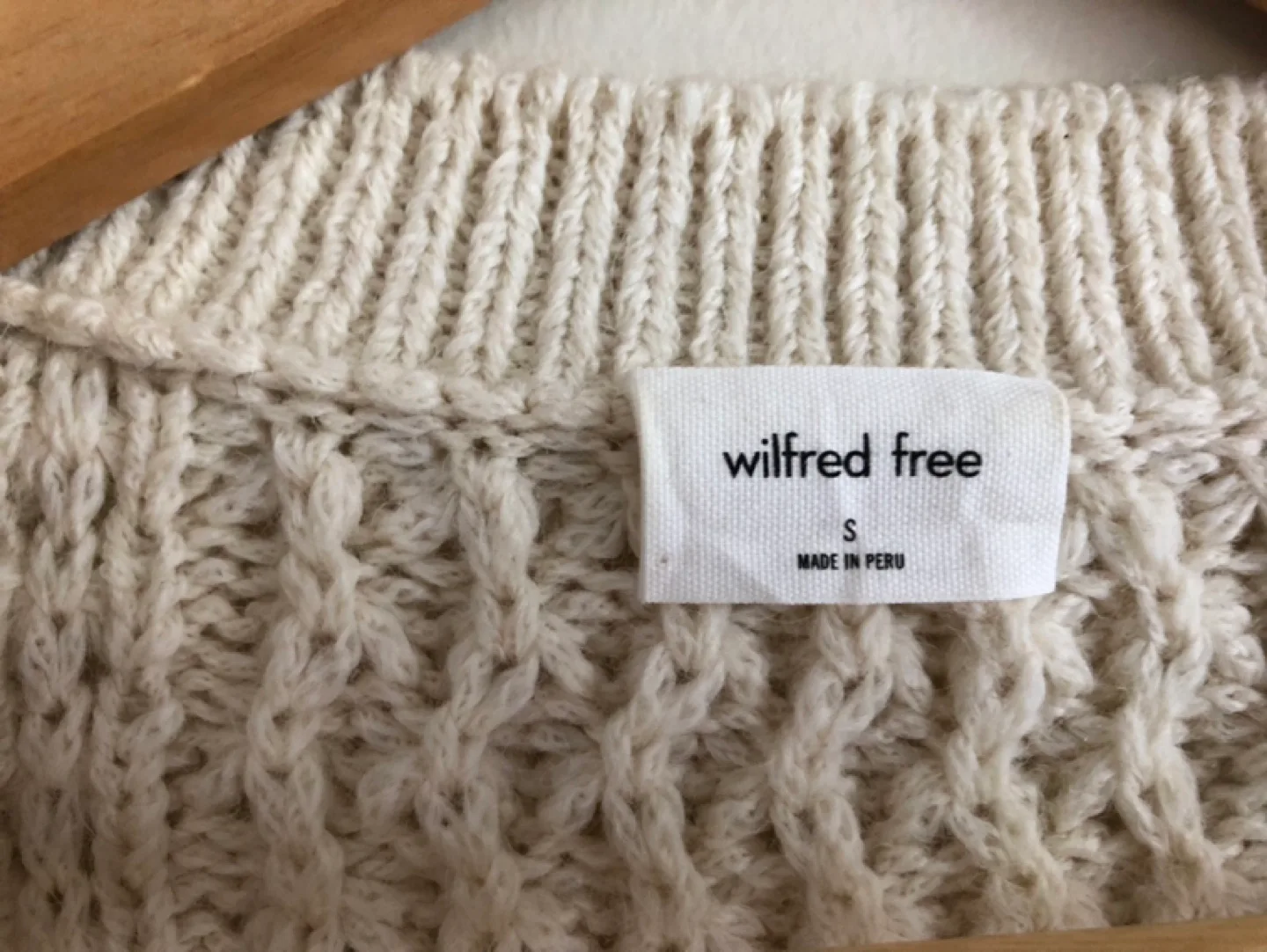 Aritzia Wilfred Free Adley Cable Knit Cropped Cardigan image indicator(10)