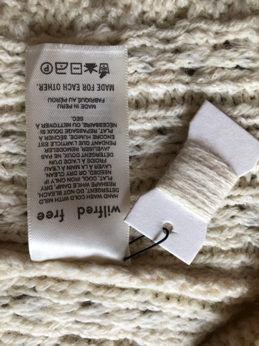 Aritzia Wilfred Free Adley Cable Knit Cropped Cardigan image indicator(8)