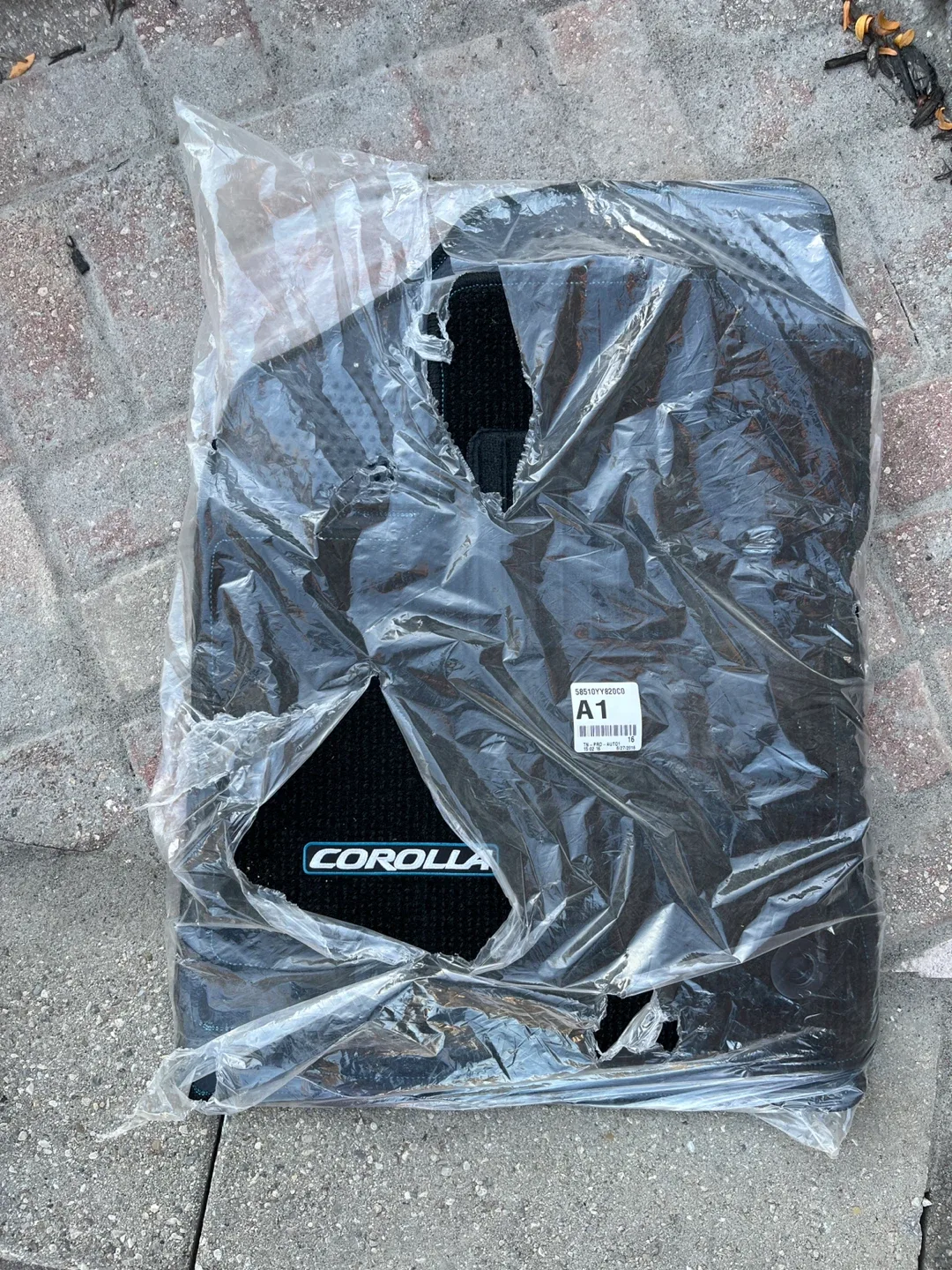 Toyota Corolla New Floor Mats image indicator(2)
