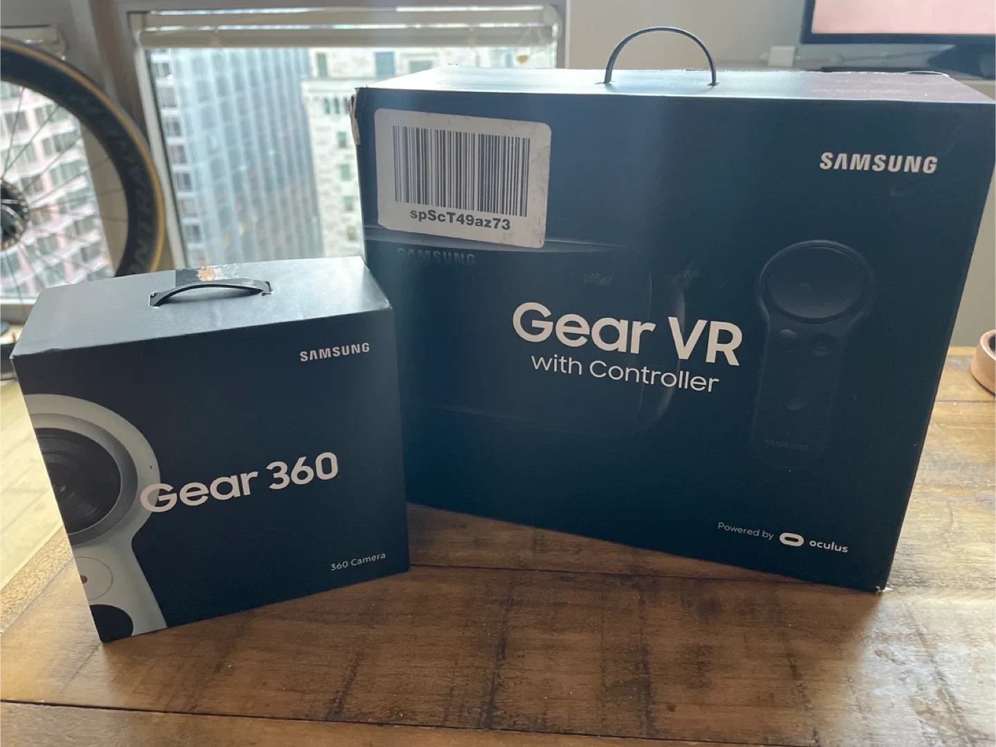 Samsung Gear VR with Controller + Gear 360 Camera image indicator(3)