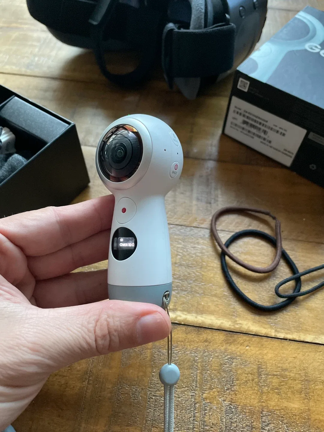 Samsung Gear VR with Controller + Gear 360 Camera image indicator(10)