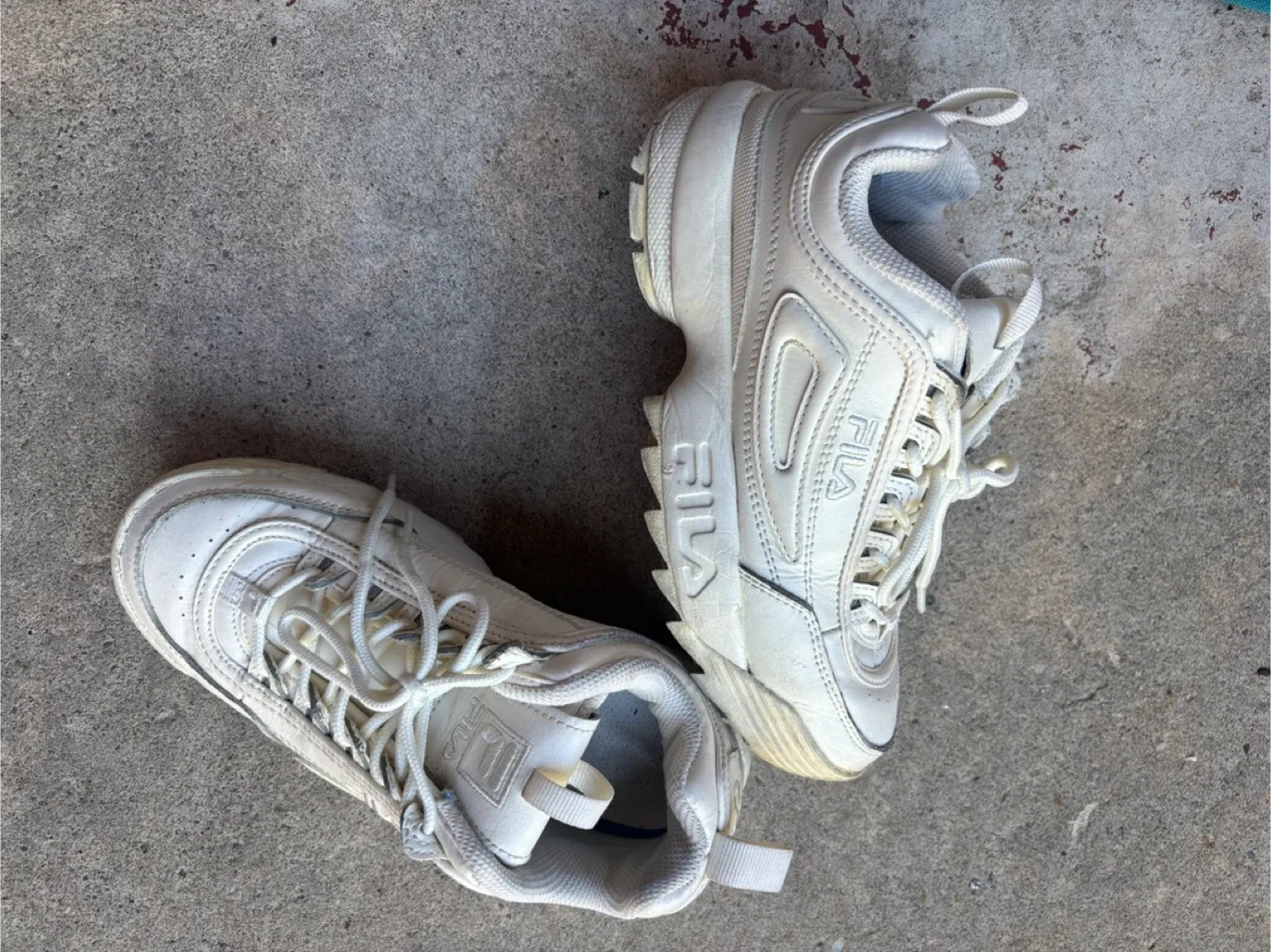 Fila White Sneakers - Size 5 1/2 image indicator(4)